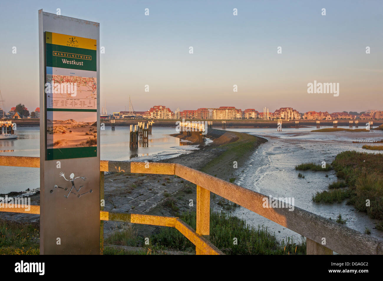 Salzwiesen und Wattflächen an der Natur reservieren De IJzermonding in Nieuwpoort / Nieuport entlang der Nordseeküste, Belgien Stockfoto