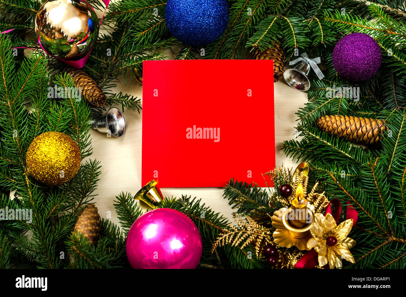 Weihnachten-Frame für die Glückwünsche und rotes Papier Stockfoto