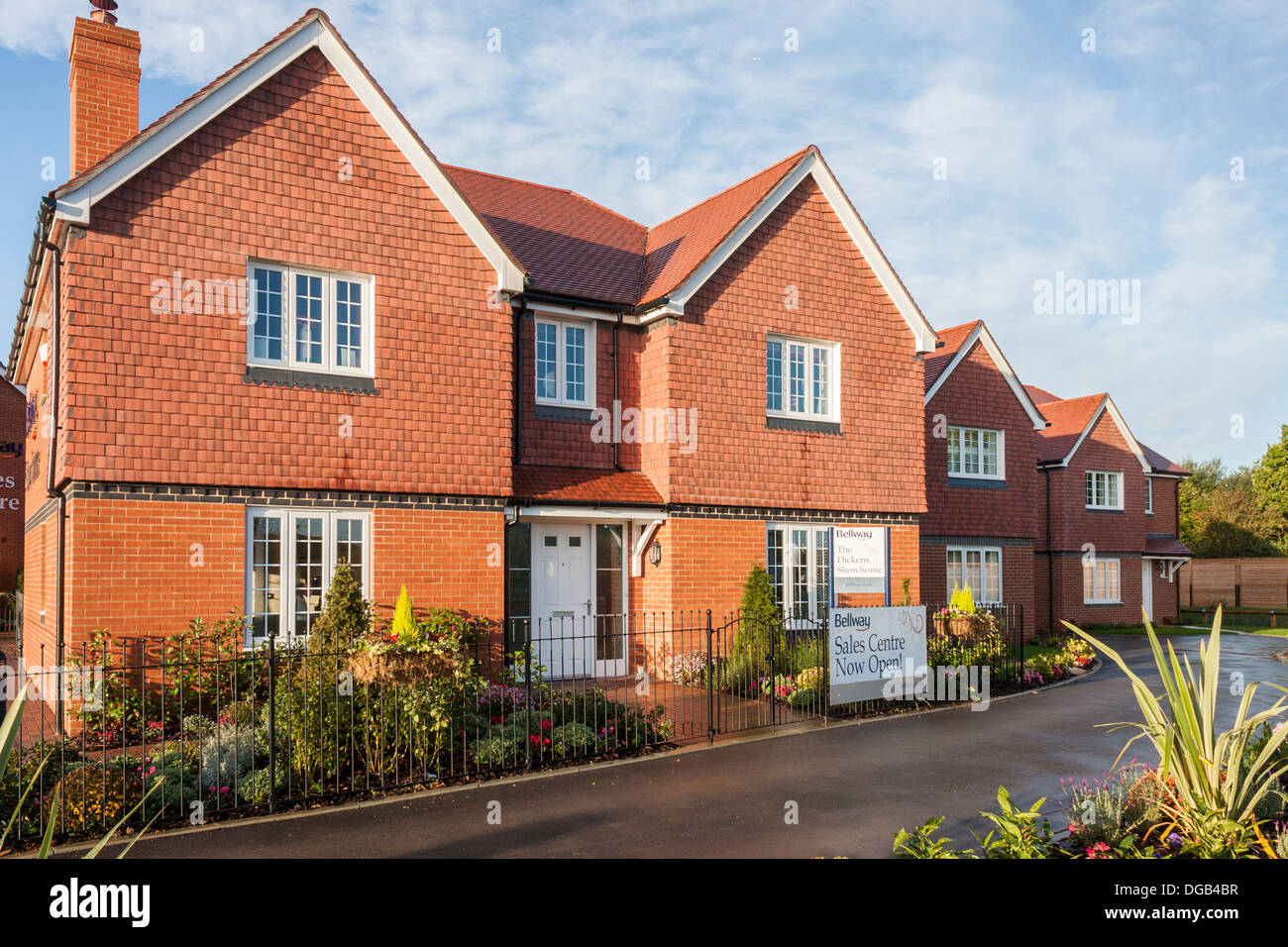 Bellway Show nach Hause in ein neues Haus bauen Wohnsiedlung im Jahr 2013. Reading, Berkshire, Südost-England, GB, UK. Stockfoto