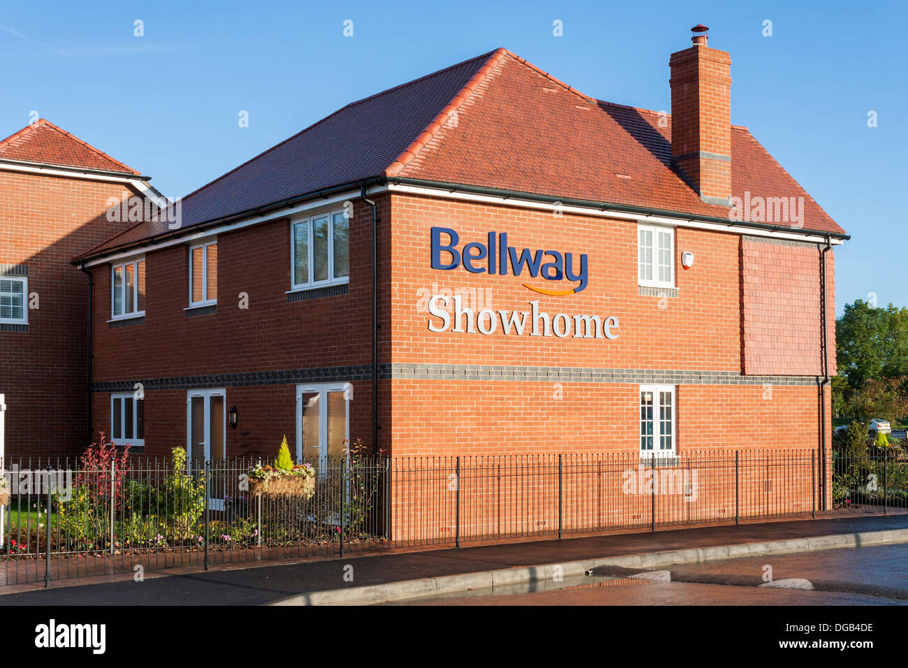Bellway Show nach Hause in ein neues Haus bauen Wohnsiedlung im Jahr 2013. Reading, Berkshire, Südost-England, GB, UK. Stockfoto
