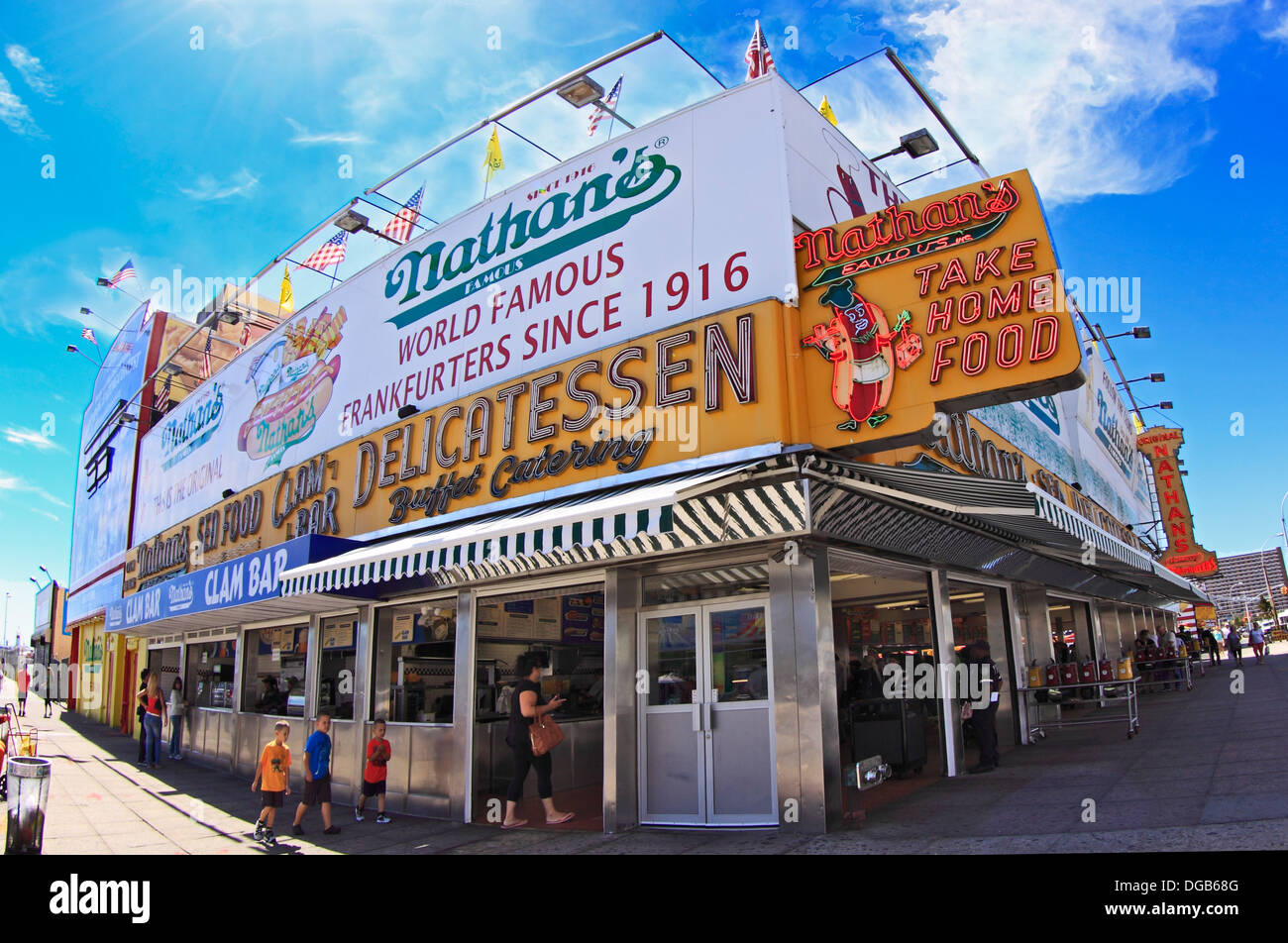 Die ursprünglichen Nathan berühmte Hot Dogs Coney Island Brooklyn NewYork Stockfoto