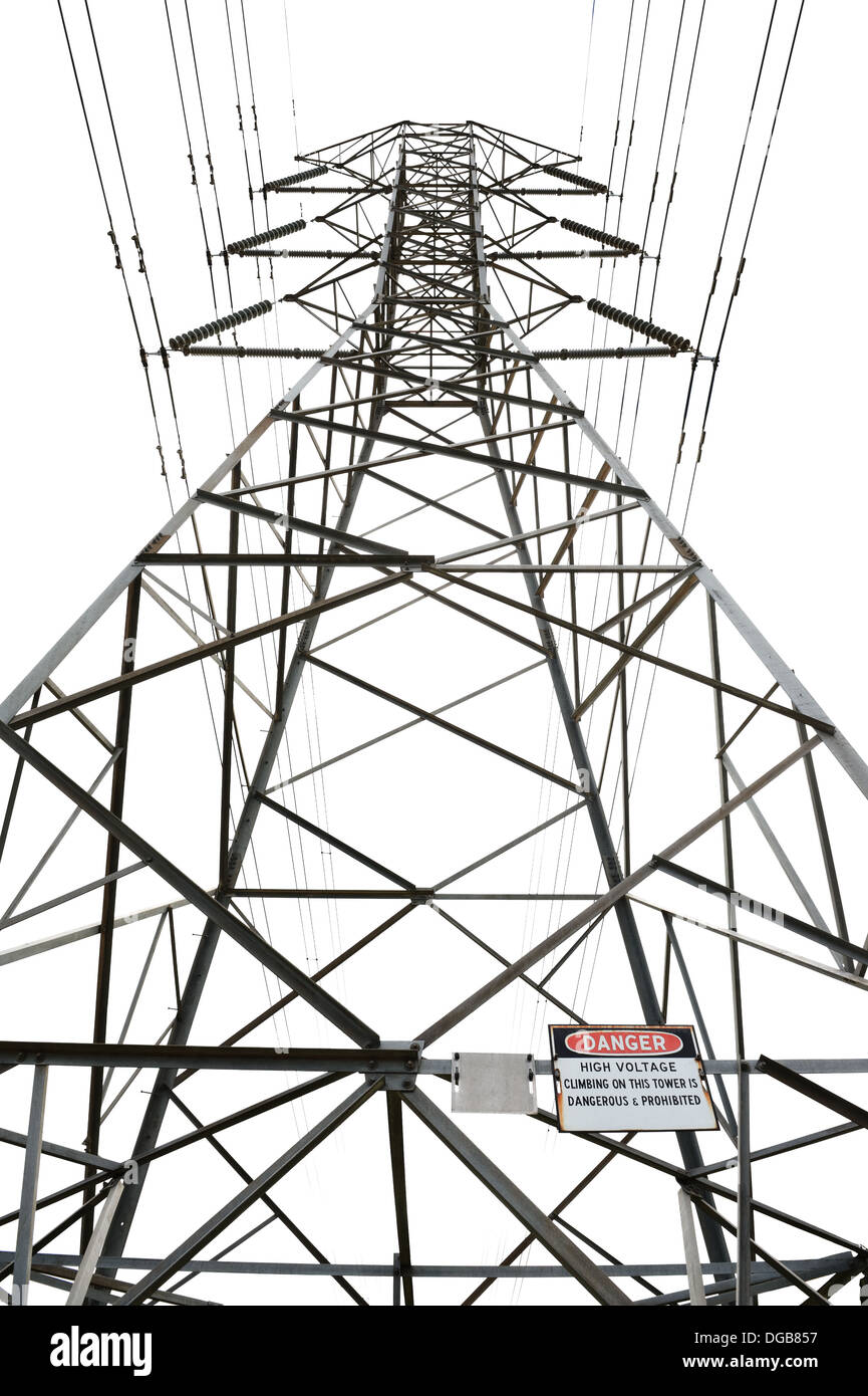 Hochspannung Strommast auf weißem Hintergrund mit Warnschild Stockfoto