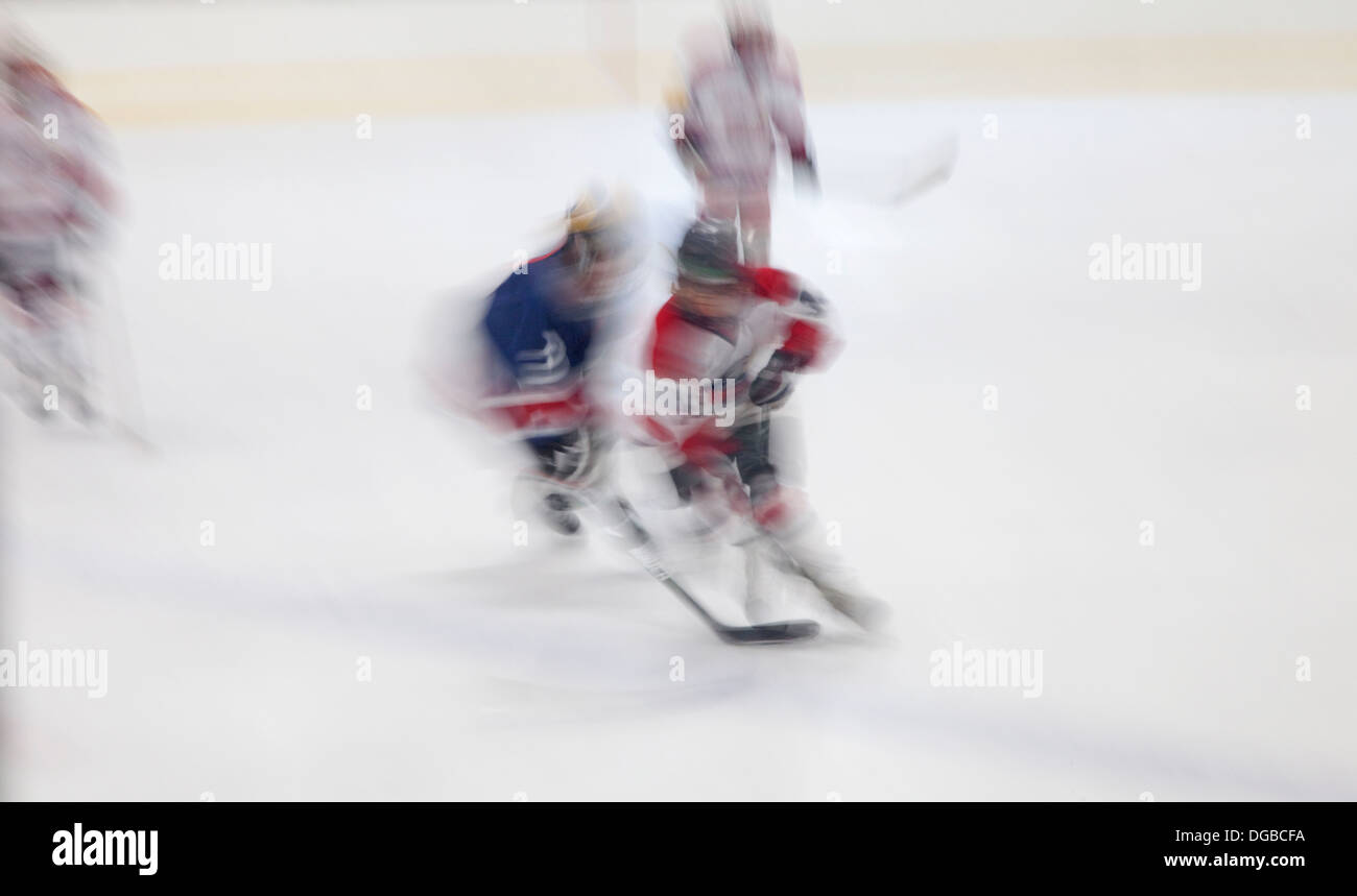 Verschwommene junge Hallenhockey Spiel Alter 11.' St Paul Minnesota MN USA Stockfoto