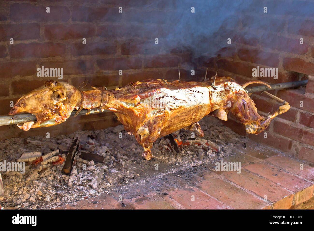 Lamm grillen -Fotos und -Bildmaterial in hoher Auflösung – Alamy