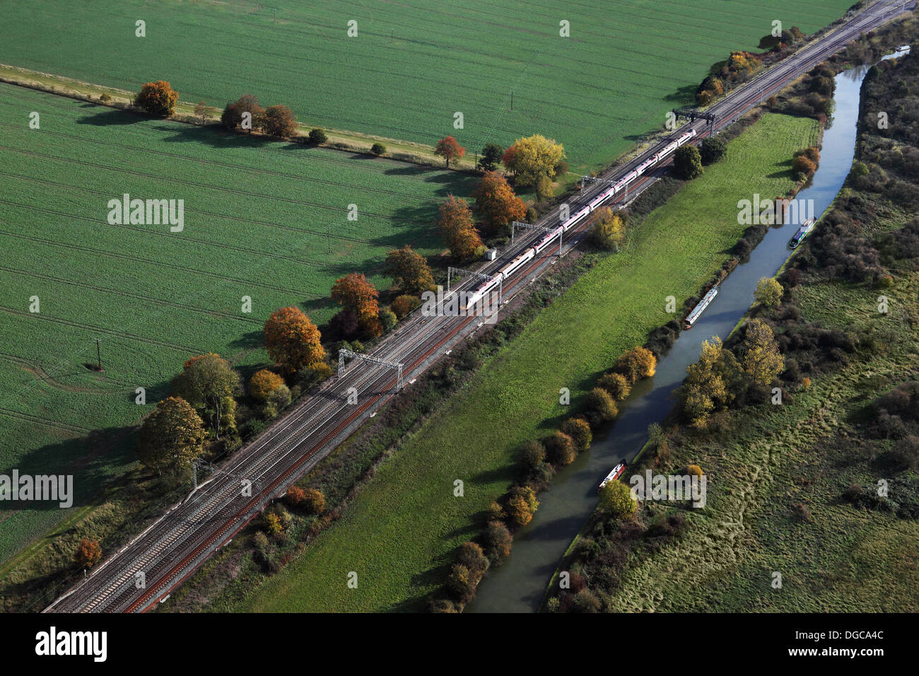 Erhöhte Ansicht der Zug aber Landschaft, Hertfordshire, England Stockfoto