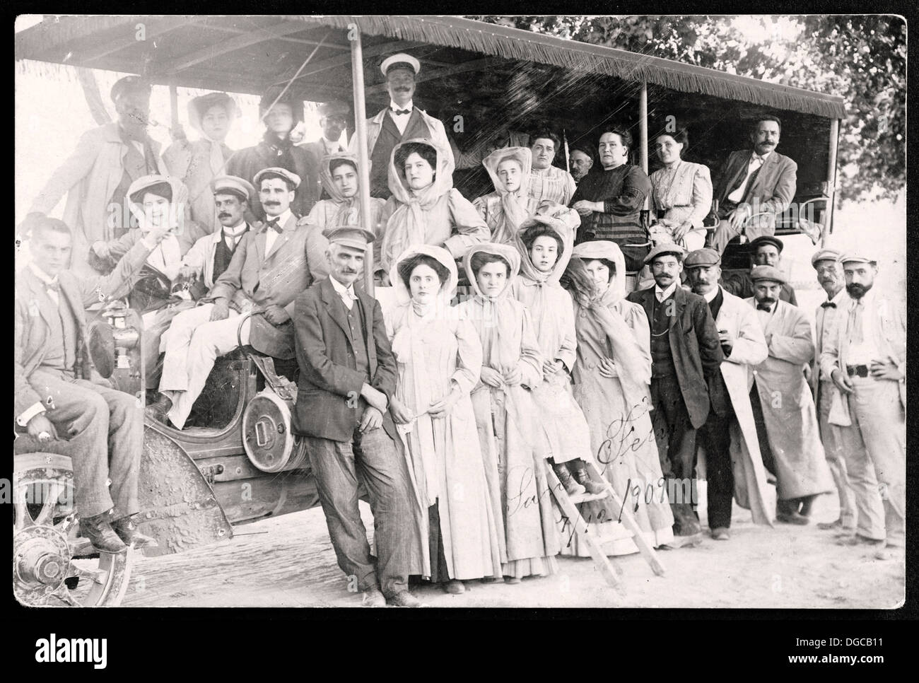 Personen-Bus. Jahrgang 1909. Fotografie-Zeit. Alten öffentliche Verkehrsmittel. Stockfoto