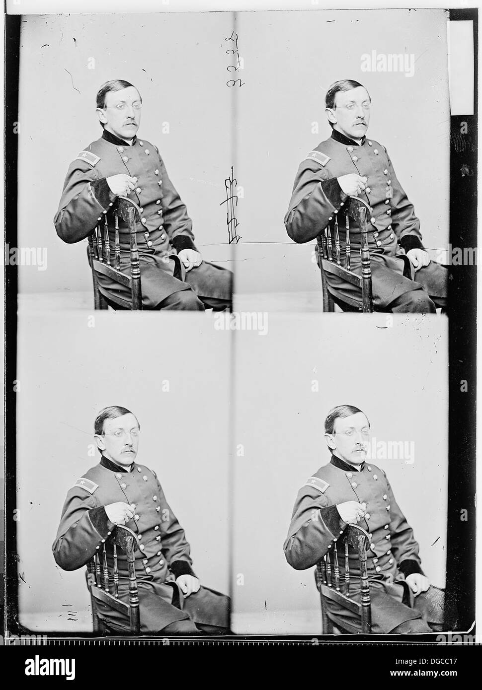 Dieses Bild zeigt General George H. Chapman, einen Offizier der US-Armee, der für seine Dienste in verschiedenen militärischen Einsätzen bekannt ist. Er wurde für seine Führungsrolle in wichtigen Momenten der amerikanischen Geschichte anerkannt. Stockfoto