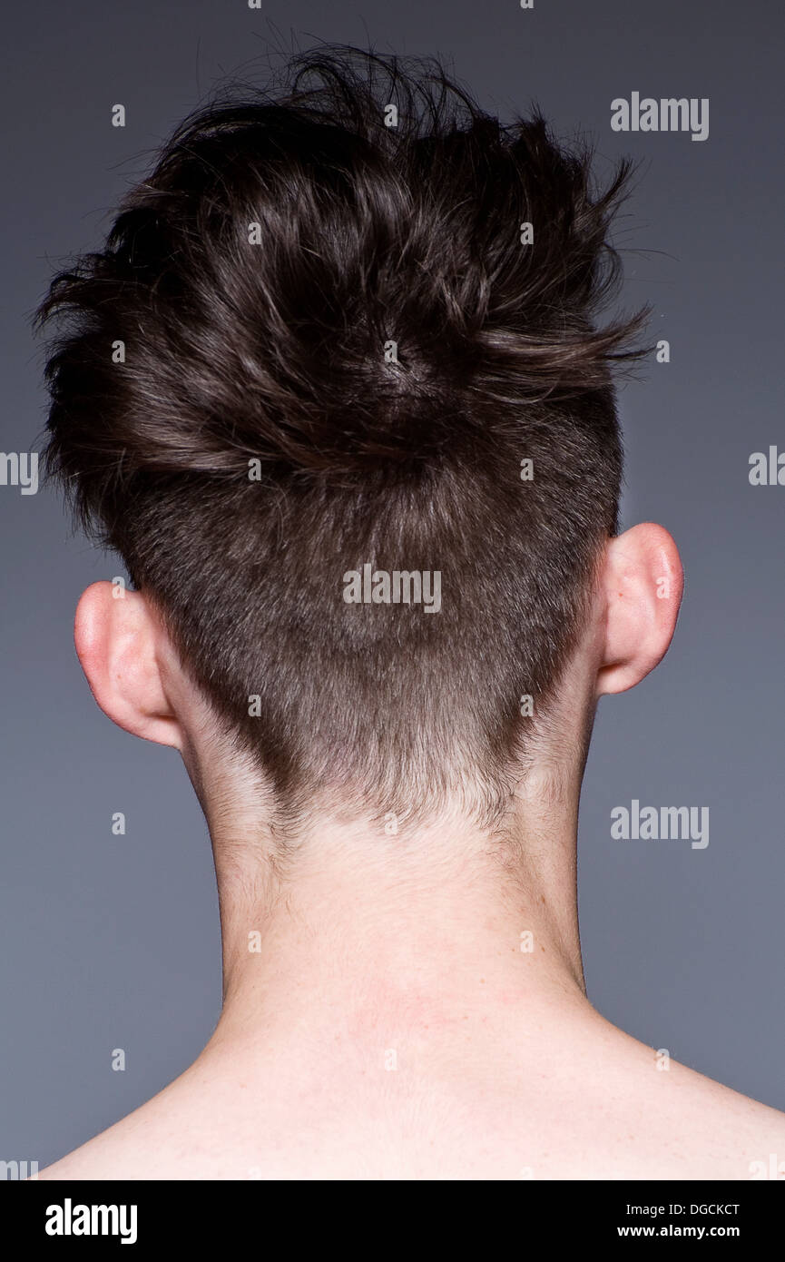 Nahaufnahme eines jungen Mannes Frisur, Rückansicht Stockfoto