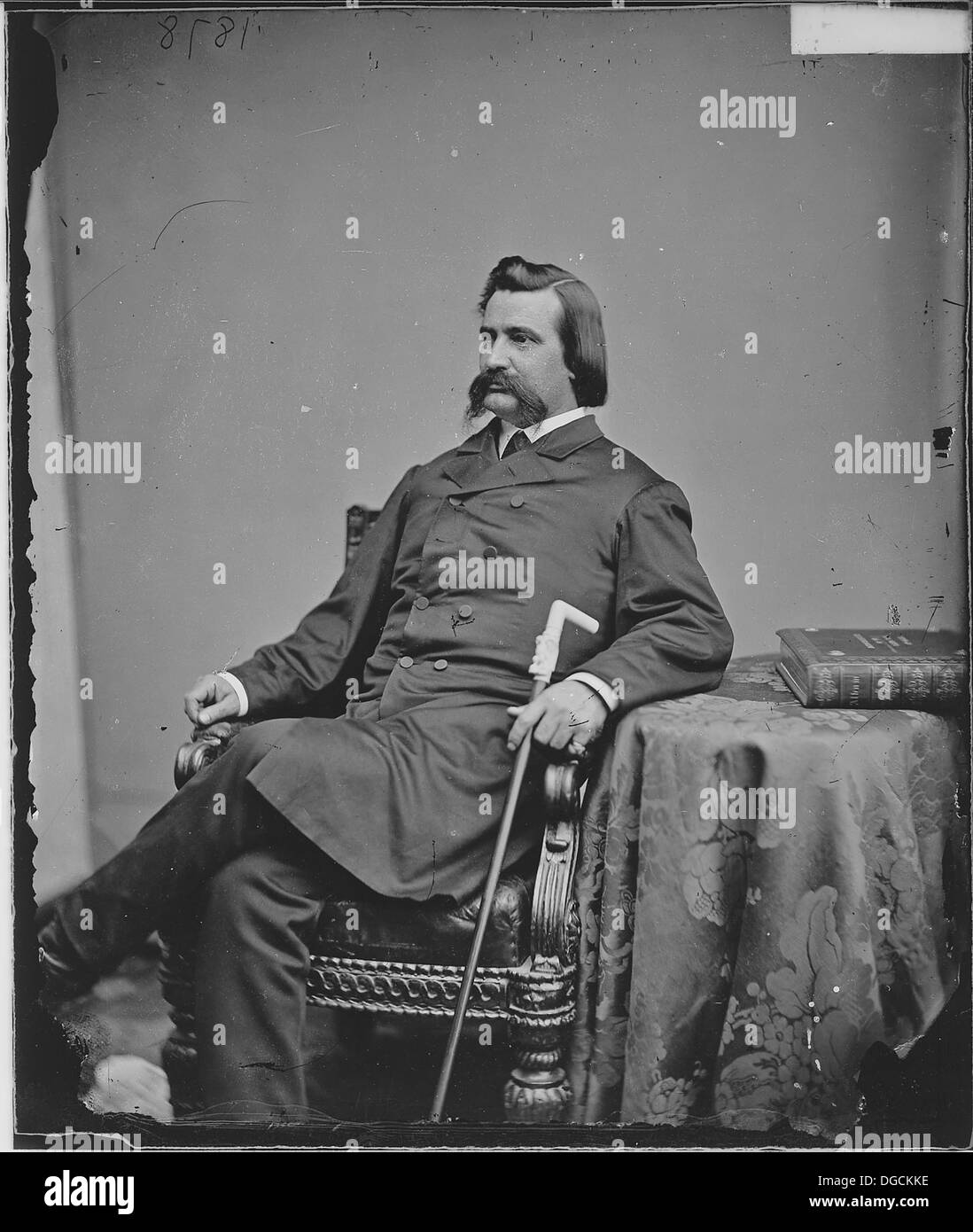 Dieses Bild zeigt General John A. Logan, eine prominente Persönlichkeit in der Union Army während des Amerikanischen Bürgerkriegs, bekannt für seine Führung und seine Beiträge zur militärischen Strategie. Stockfoto