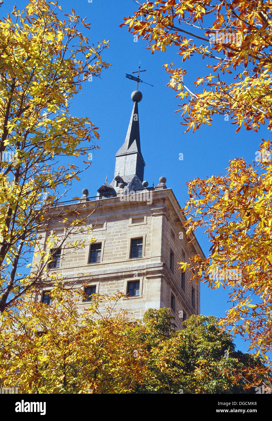 Turm und Baldachin, Kloster San Lorenzo del Escorial. Madrid, Spanien Stockfoto