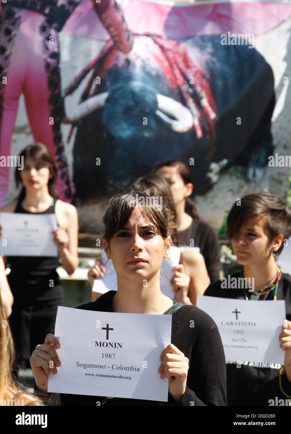 Aktivisten gegen Stierkämpfe in Spanien gelten während einer Demonstration in Palma De Mallorca. Stockfoto