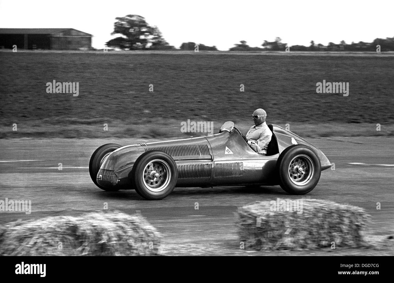 Fangio fahren einen Alfa Romeo 158 Alfetta in der International Trophy in Silverstone, England 1950. Stockfoto