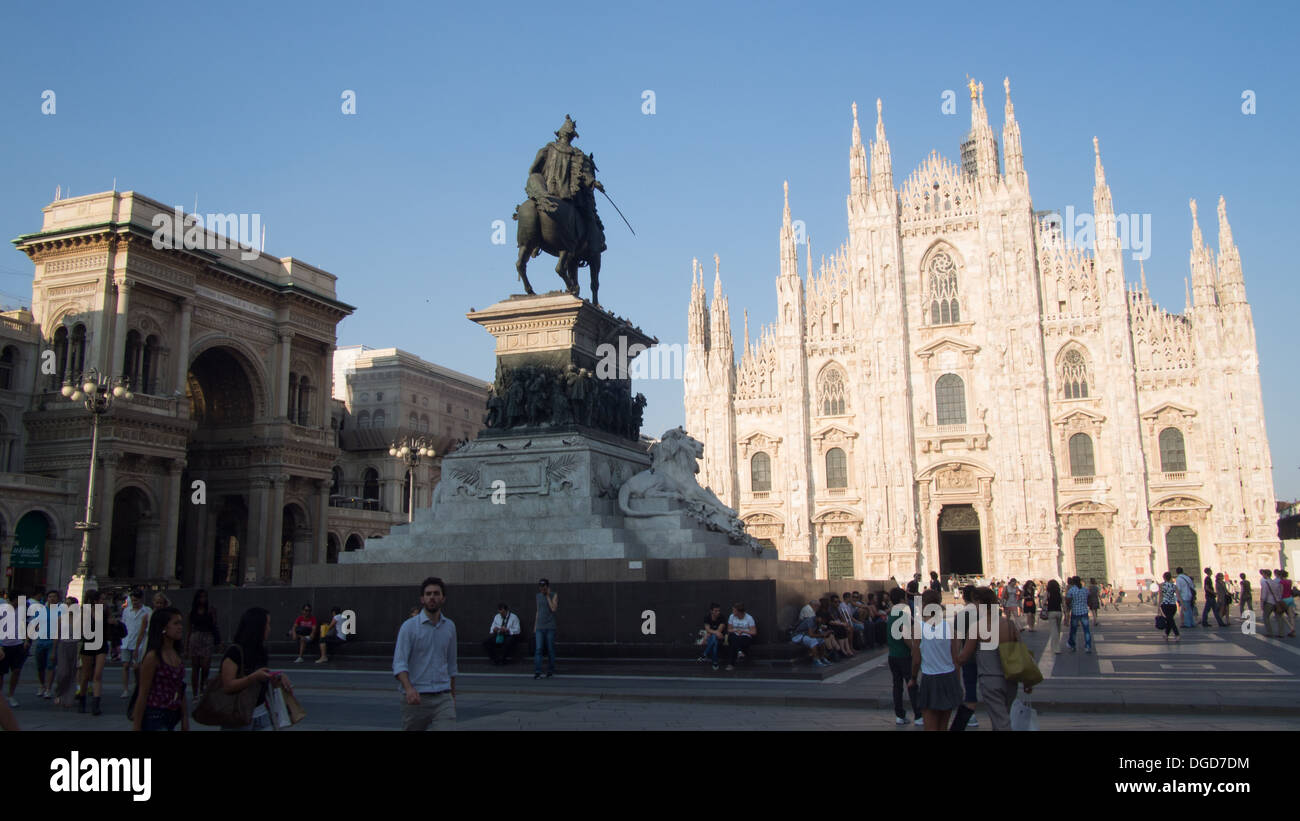 Die Piazza del Duomo mit dem Dom und der Galleria Vittorio Emanuele II shopping Centre, Mailand, Lombardei, Italien Stockfoto