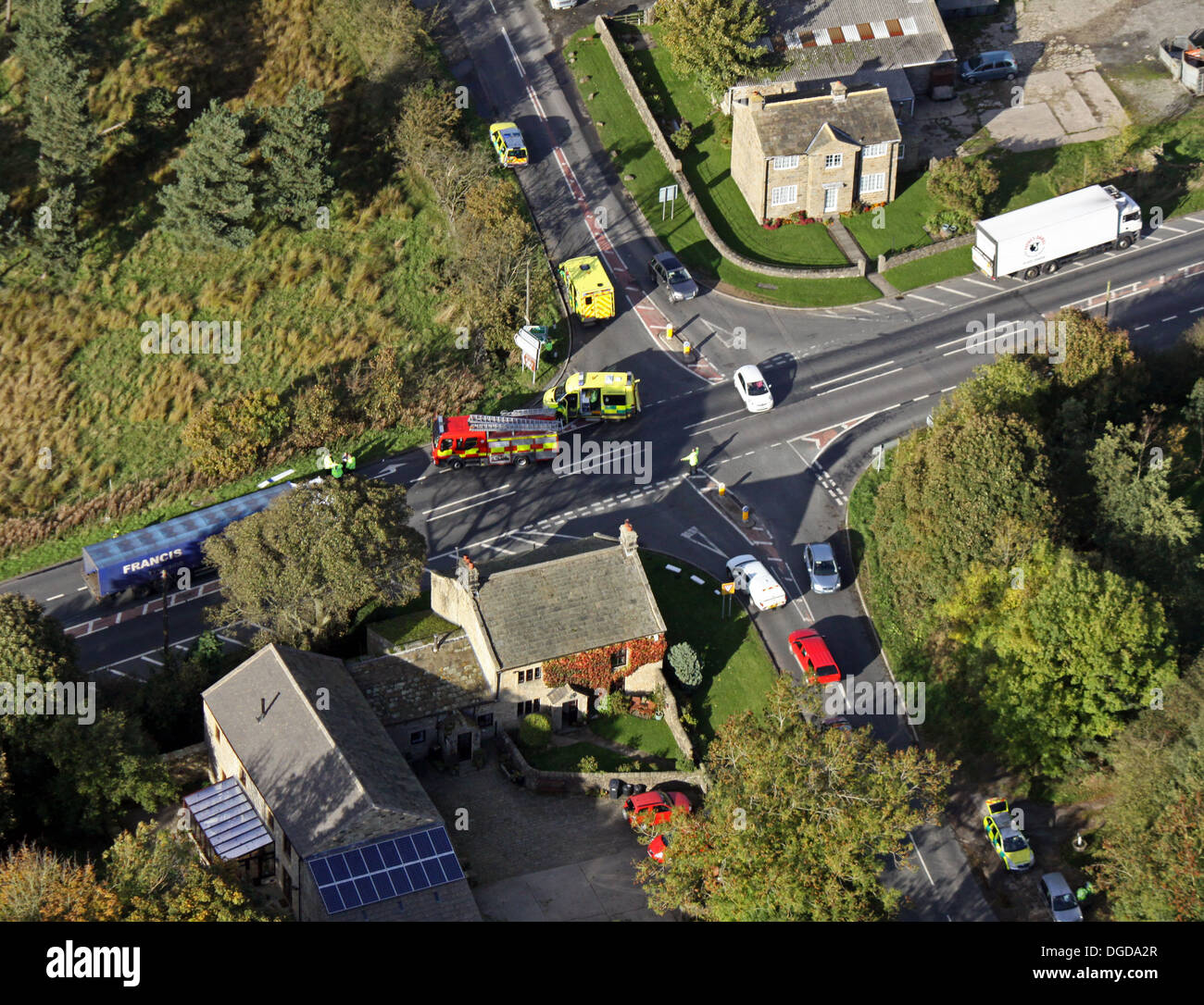 Luftaufnahme von den Folgen eines Autounfalls bei einem Unfall Sternrußtau in North Yorkshire, Großbritannien Stockfoto