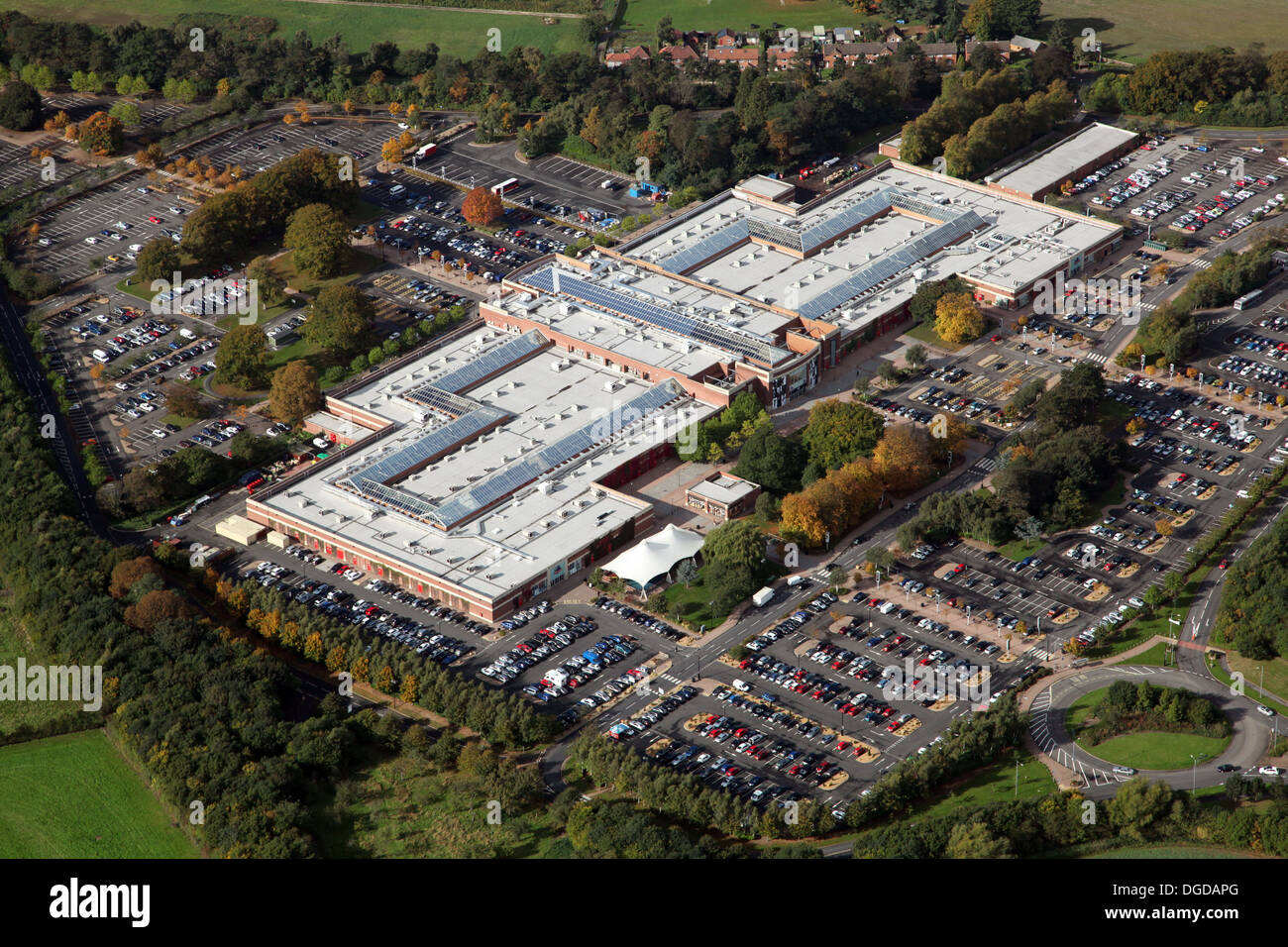 Luftaufnahme von York Designer Outlet, manchmal bekannt als McArthur Glen oder Verkaufsstelle York, York Stockfoto