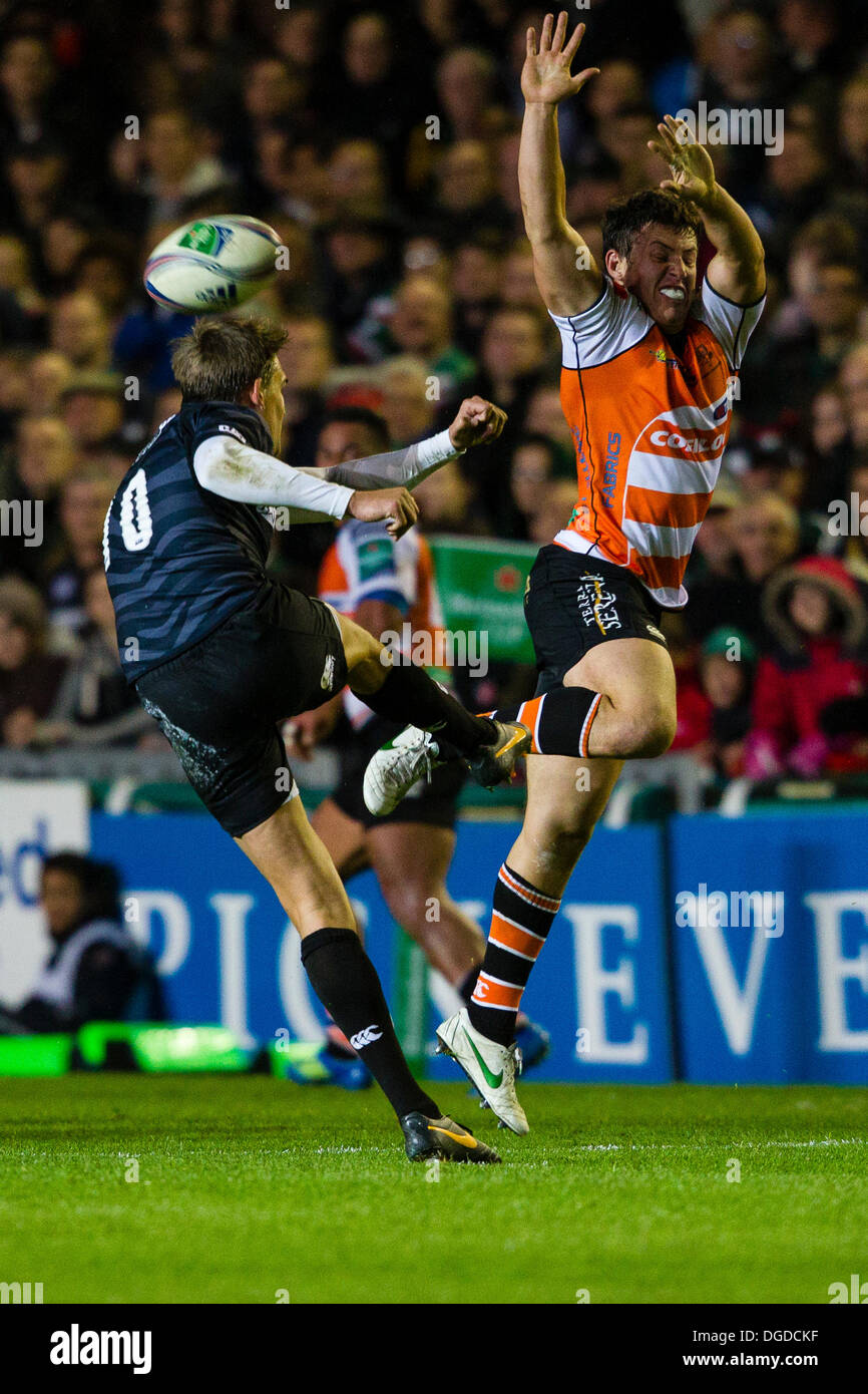 Leicester, UK. 18. Oktober 2013. Aktion aus dem 2013 / 14 Heineken Cup Pool 5 Runde 2 Spiel zwischen Leicester Tigers (ENG) und Benetton Treviso (ITA) spielte an der Welford Road, Leicester auf Freitag, 18. Oktober 2013. Bildnachweis: Graham Wilson/Alamy Live-Nachrichten Stockfoto