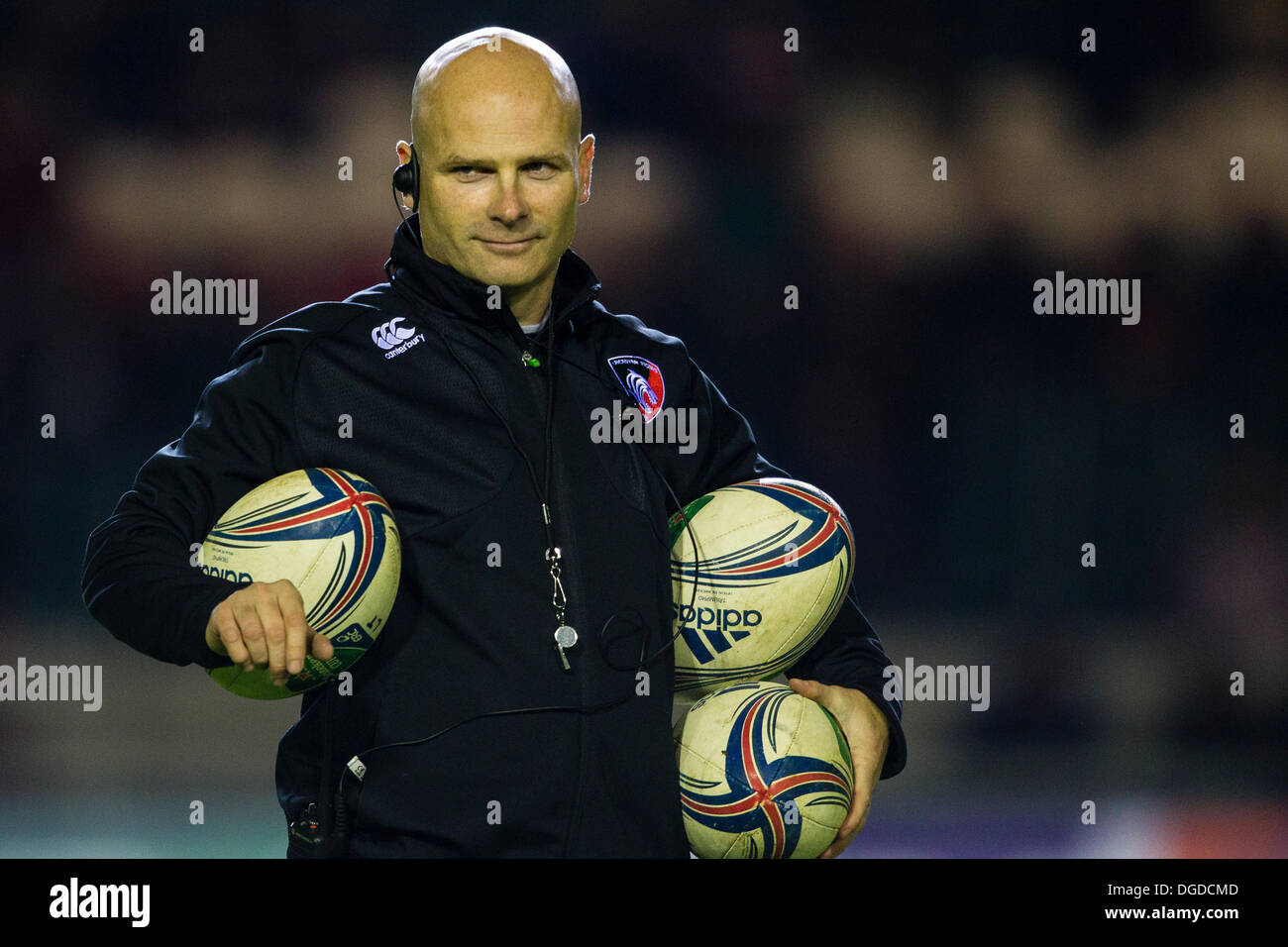 Leicester, UK. 18. Oktober 2013. Leicester-Trainer Paul Burke vor dem 2013 / 14 Heineken Cup Pool 5 Runde 2 Spiel zwischen Leicester Tigers (ENG) und Benetton Treviso (ITA) an der Welford Road, Leicester auf Freitag, 18. Oktober 2013 gespielt. Bildnachweis: Graham Wilson/Alamy Live-Nachrichten Stockfoto