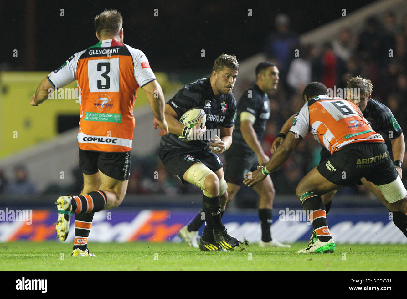 Leicester, UK. 18. Oktober 2013. Ed Slater auf die Ladung während der Heineken-Cup-Spiel zwischen Leicester Tigers und Benetton Treviso von Welford Road Stadium. Bildnachweis: Aktion Plus Sport/Alamy Live-Nachrichten Stockfoto