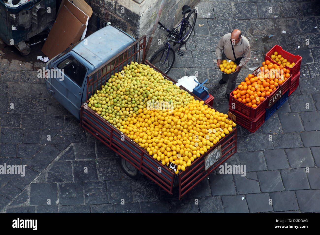 Obst-Verkäufer, Catania, Sizilien, Italien. Stockfoto