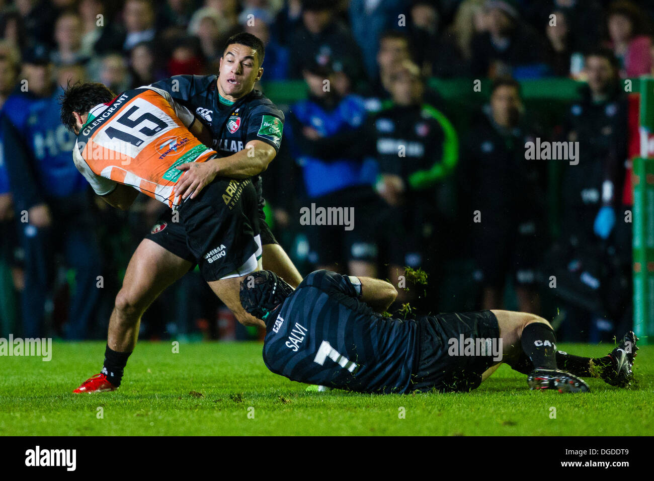 LEICESTER, UK - Aktion aus dem 2013 / 14 Heineken Cup Pool 5 Runde 2 Spiel zwischen Leicester Tigers (ENG) und Benetton Treviso (ITA) an der Welford Road, Leicester auf Freitag, 18. Oktober 2013 gespielt. Stockfoto