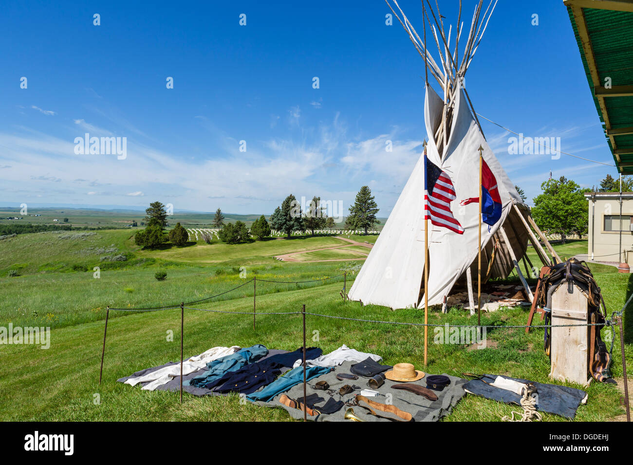 Soldat des Kit und Indian Tipi außerhalb der Visitor Center, Little Bighorn Battlefield National Monument, Montana, USA Stockfoto