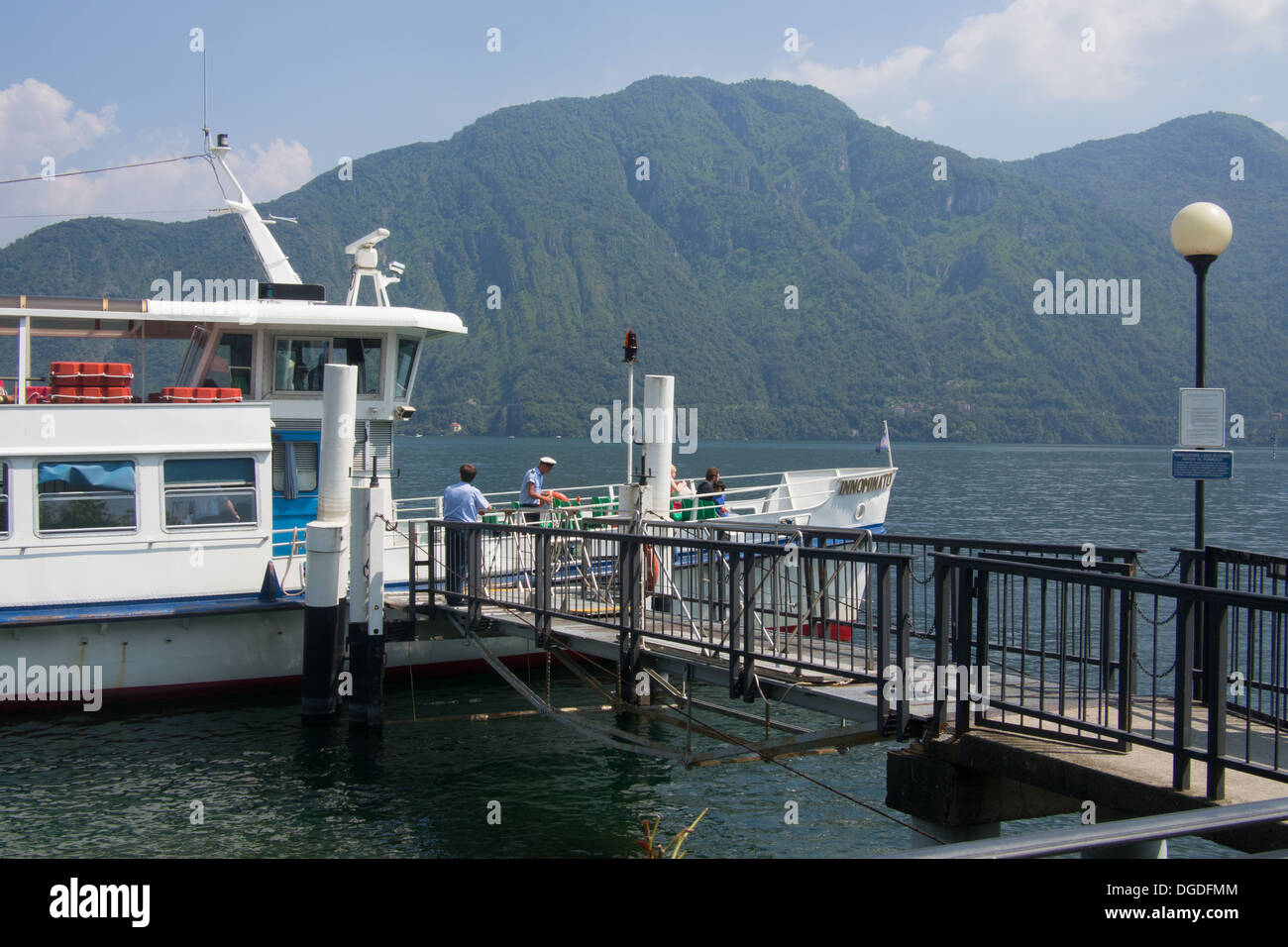 Fahrgastschiff am Comer See, Lombardei, Italien Stockfoto