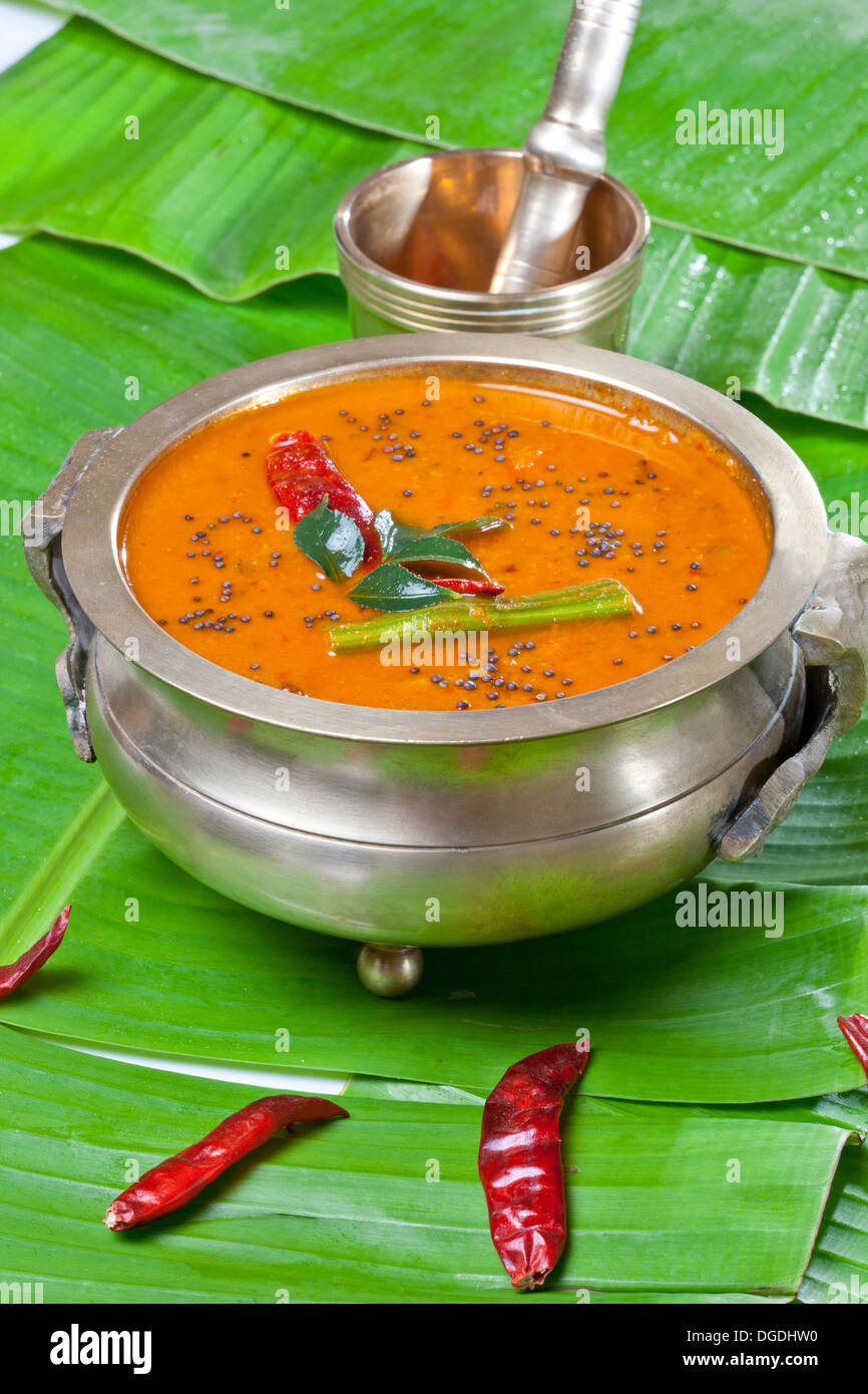 Sambar ist ein traditionelles South Indian Curry bestehend aus dal und Gemüse Stockfoto Sambar ist ein traditionelles South Indian Curry bestehend aus dal und Gemüse Stockfoto