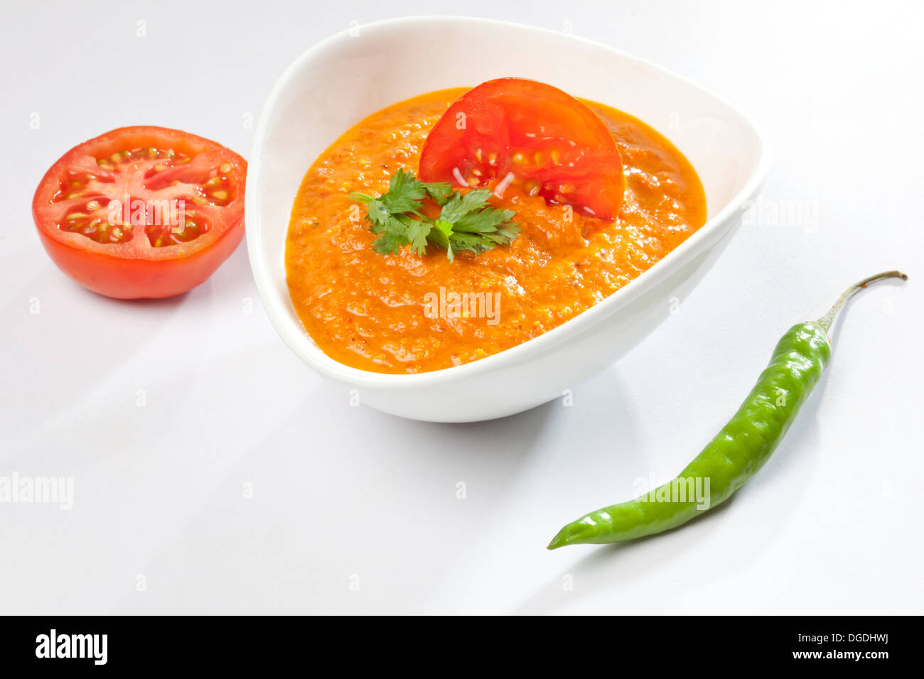 Tomaten-Chutney - Tomaten Chutney ist eine beliebte Beilage aus südindische Küche & ist eine pikante Würze. Stockfoto Tomaten-Chutney - Tomaten Chutney ist eine beliebte Beilage aus südindische Küche & ist eine pikante Würze. Stockfoto