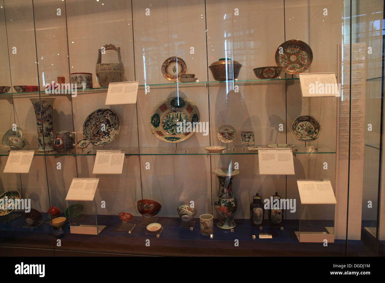 Besucher im Royal Ontario Museum in Toronto, Ontario, Kanada Stockfoto