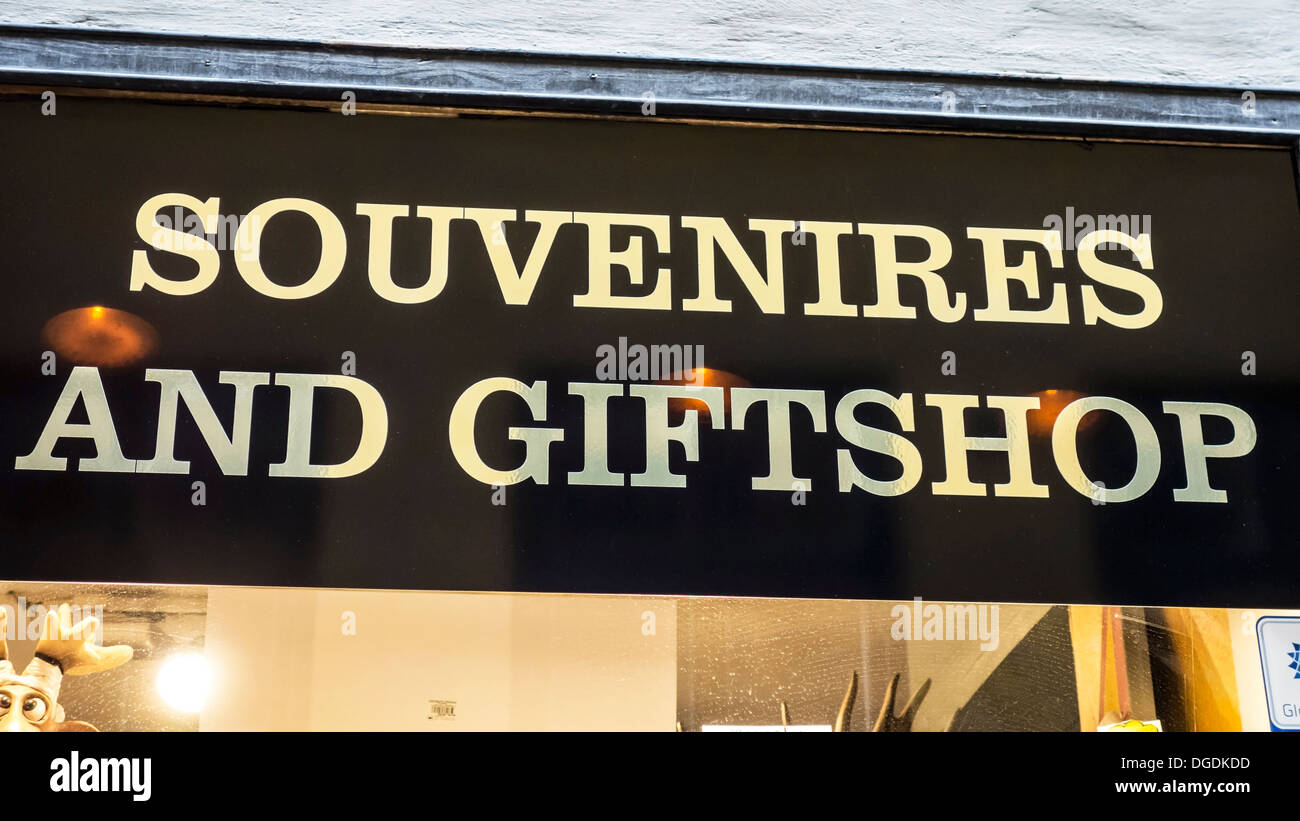 KUGELKETTEN und Souvenirladen in Stockholm, Schweden Stockfoto