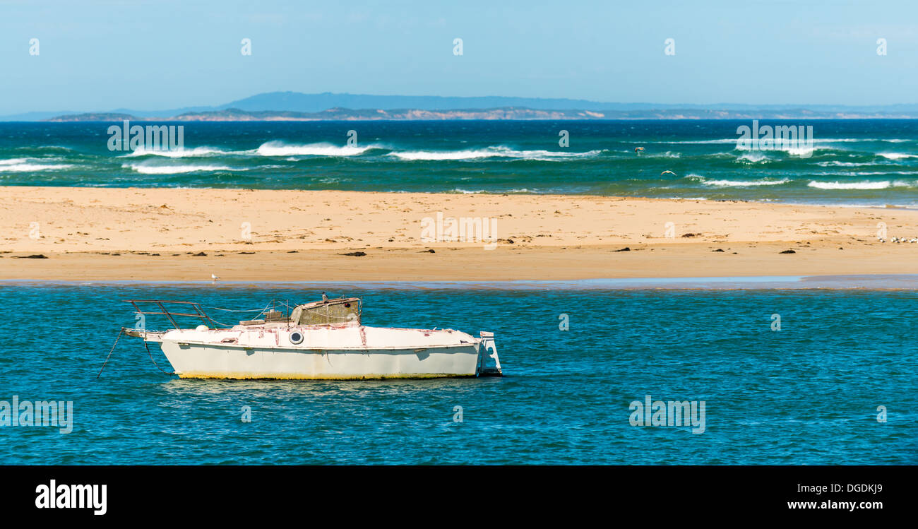 Schwimmende Boot Barwon Heads an der Bellarine Halbinsel Victoria Australien. Stockfoto