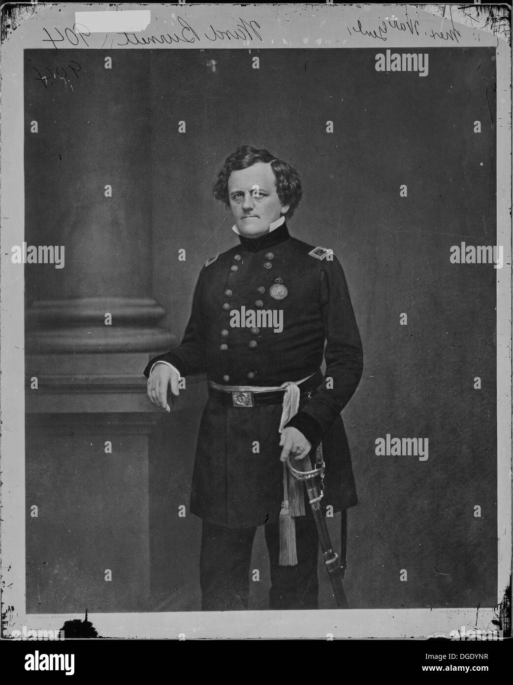 General Ward B. Burnett war eine prominente Militärfigur, bekannt für seine Führung während bedeutender Zeiträume in der US-Geschichte, insbesondere während des Kriegsdienstes. Stockfoto