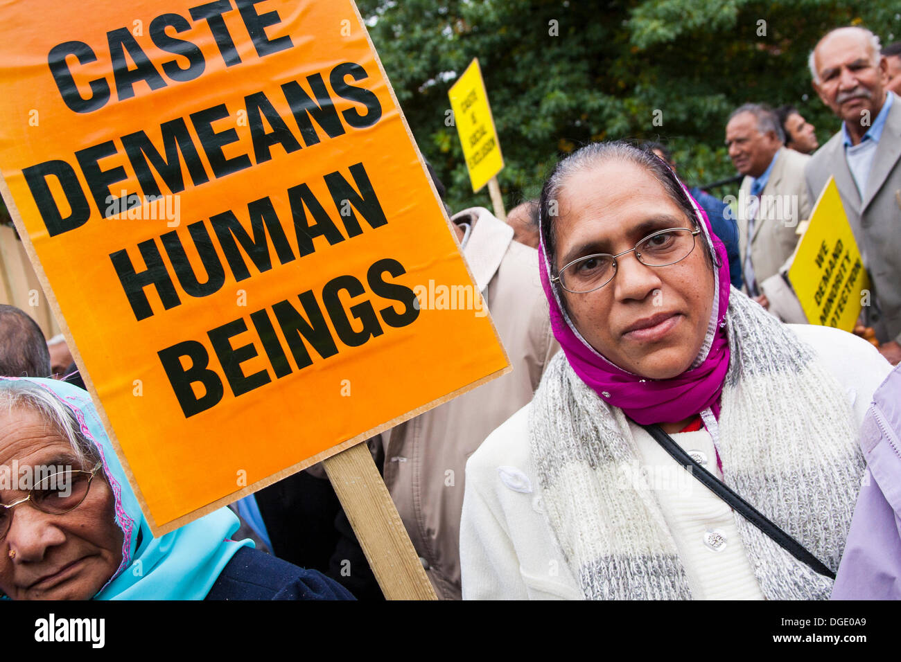 London, UK. 19. Oktober 2013. Kaste Watch UK demonstriert gegen die indischen Kastensystem, das Chancengleichheit für alle verweigert. Bildnachweis: Paul Davey/Alamy Live-Nachrichten Stockfoto