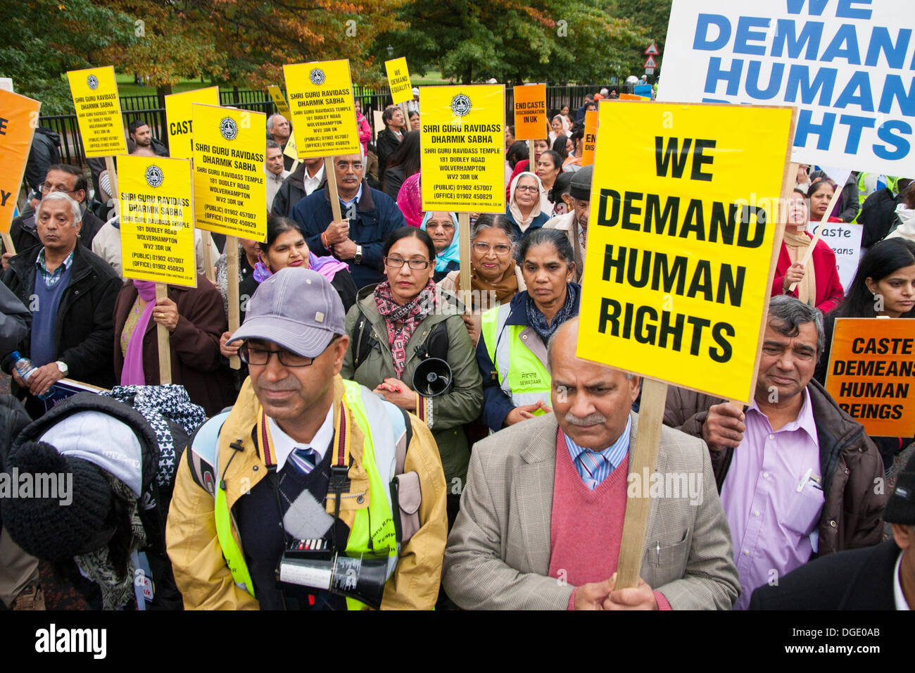 London, UK. 19. Oktober 2013. Kaste Watch UK demonstriert gegen die indischen Kastensystem, das Chancengleichheit für alle verweigert. Bildnachweis: Paul Davey/Alamy Live-Nachrichten Stockfoto