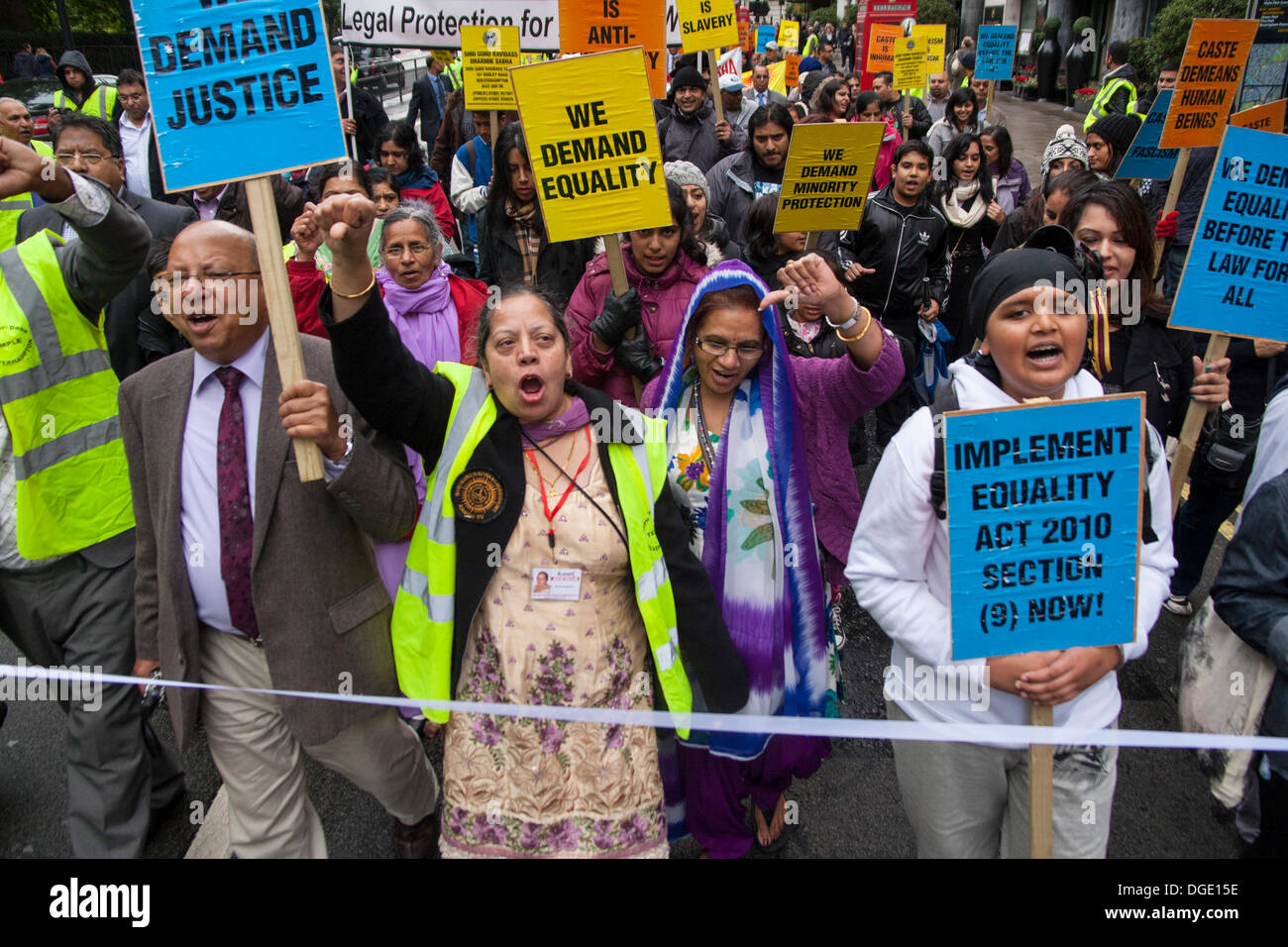 London, UK. 19. Oktober 2013. Kaste Watch UK demonstriert gegen die indischen Kastensystem, das Chancengleichheit für alle verweigert. Bildnachweis: Paul Davey/Alamy Live-Nachrichten Stockfoto