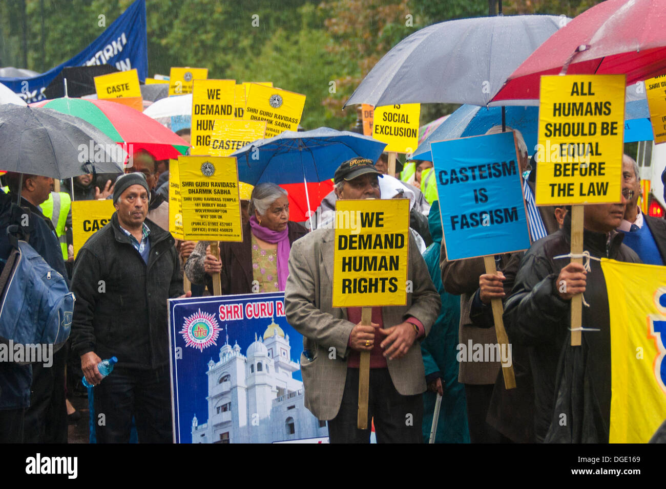 London, UK. 19. Oktober 2013. Kaste Watch UK demonstriert gegen die indischen Kastensystem, das Chancengleichheit für alle verweigert. Bildnachweis: Paul Davey/Alamy Live-Nachrichten Stockfoto