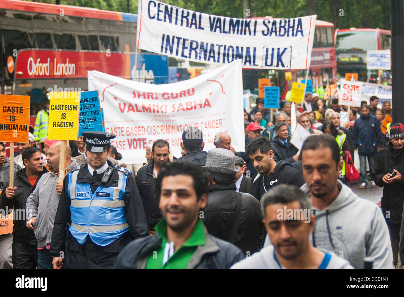 London, UK. 19. Oktober 2013. Kaste Watch UK demonstriert gegen die indischen Kastensystem, das Chancengleichheit für alle verweigert. Bildnachweis: Paul Davey/Alamy Live-Nachrichten Stockfoto