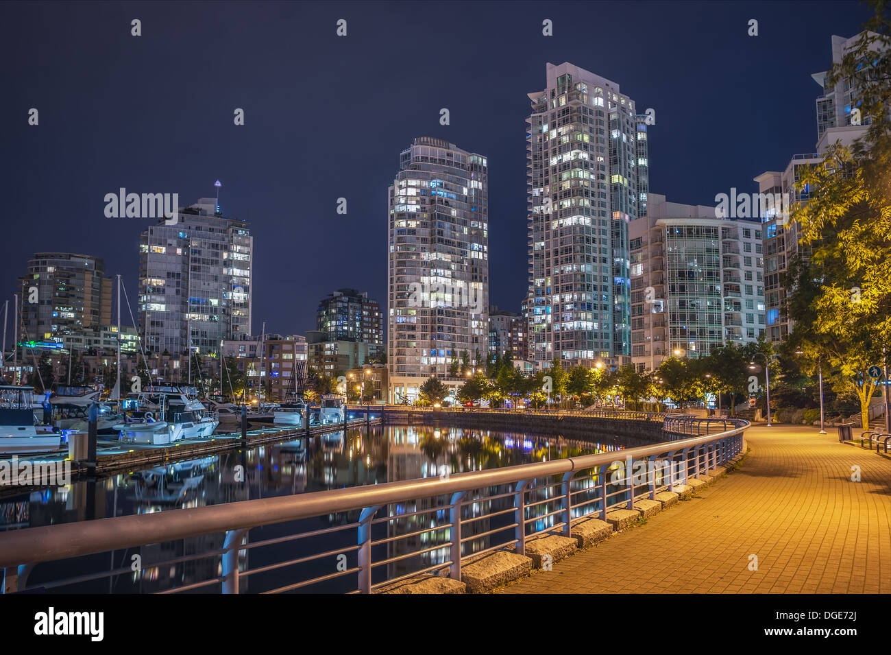 Downtown Vancouver Skyline bei Nacht Stockfoto
