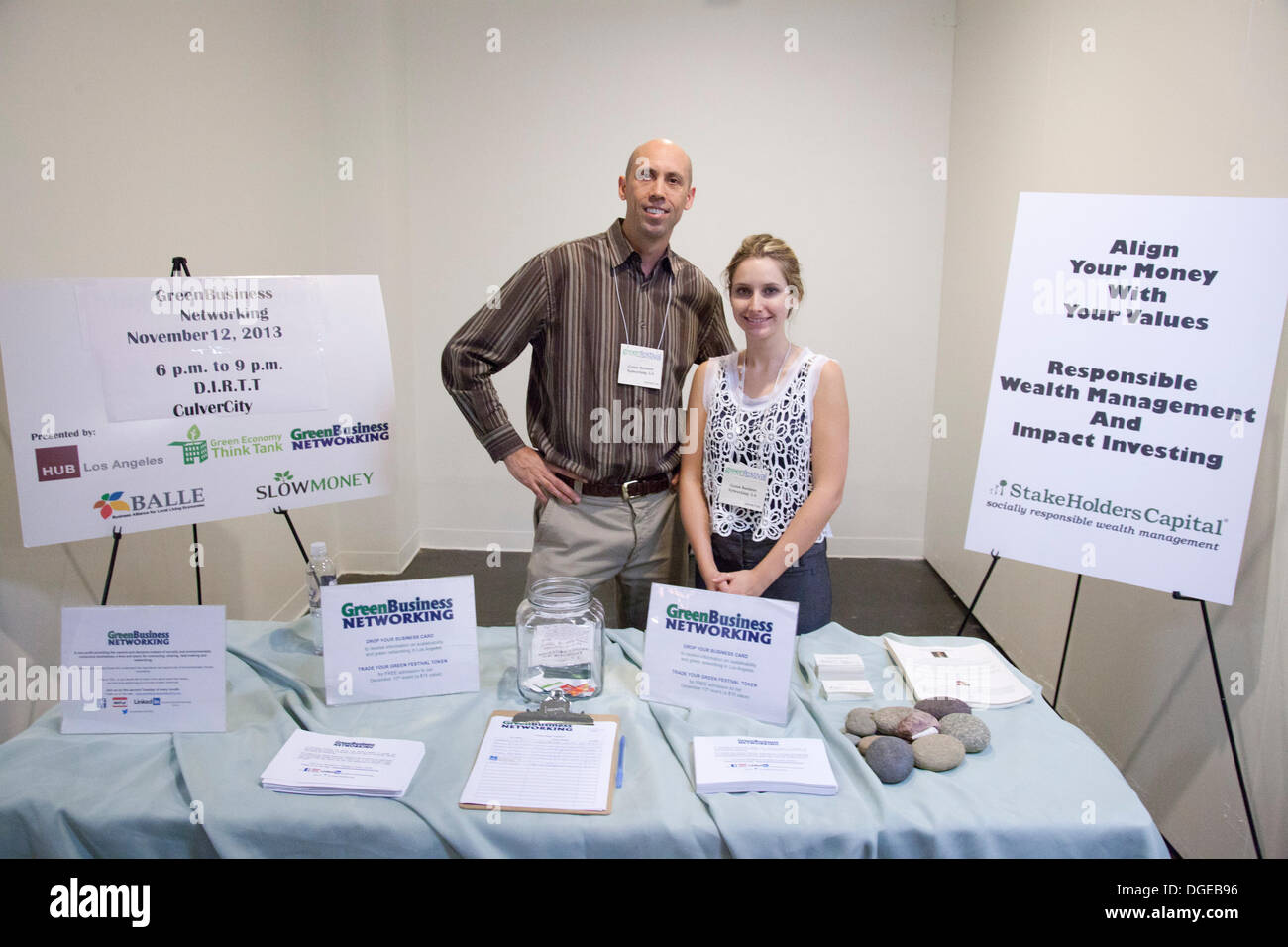 Los Angeles, USA. 19. Oktober 2013. 3. jährliche Green Festival fand in Los Angeles am 19. / 20. Oktober 2013 statt. Über 500 Aussteller zogen Tausende Besucher auf dem größten Marktplatz für Öko, Bio und Fair-Trade-Unternehmen mit Produkten und Dienstleistungen für Haus, Schule und Beruf. Kalifornien, USA © Ambient Images Inc./Alamy Live-Nachrichten Stockfoto