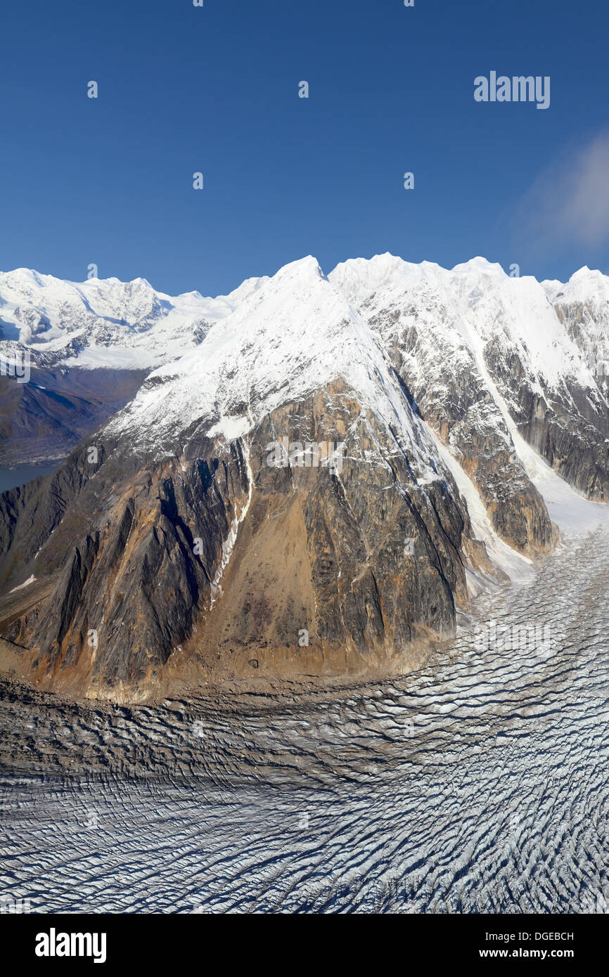 Alaska-Gebirge mit Ruth Gletscher im Vordergrund in der Nähe von Mount McKinley, Denali National Park Stockfoto