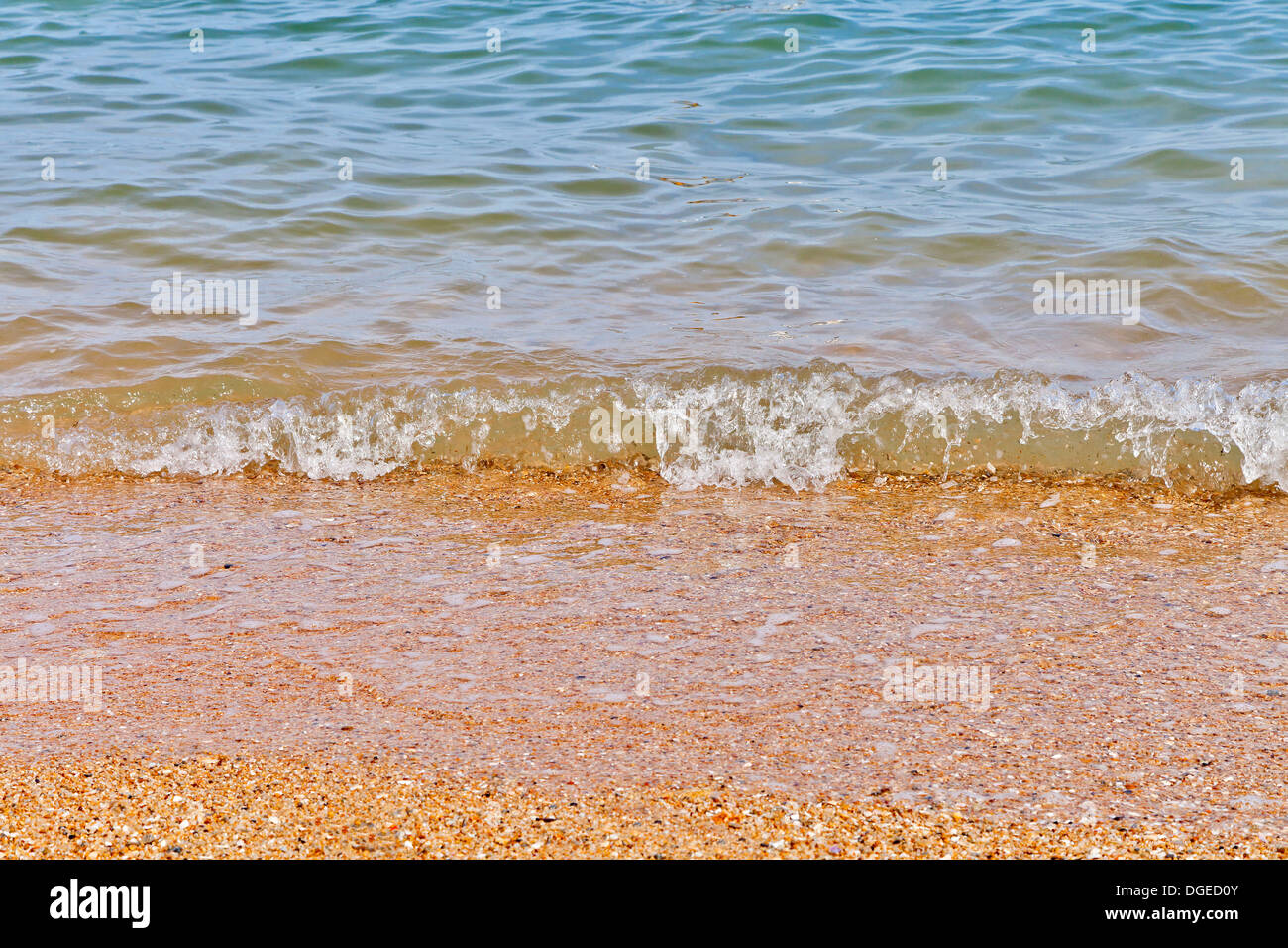 Weiche Welle des Meeres am Sandstrand Stockfoto