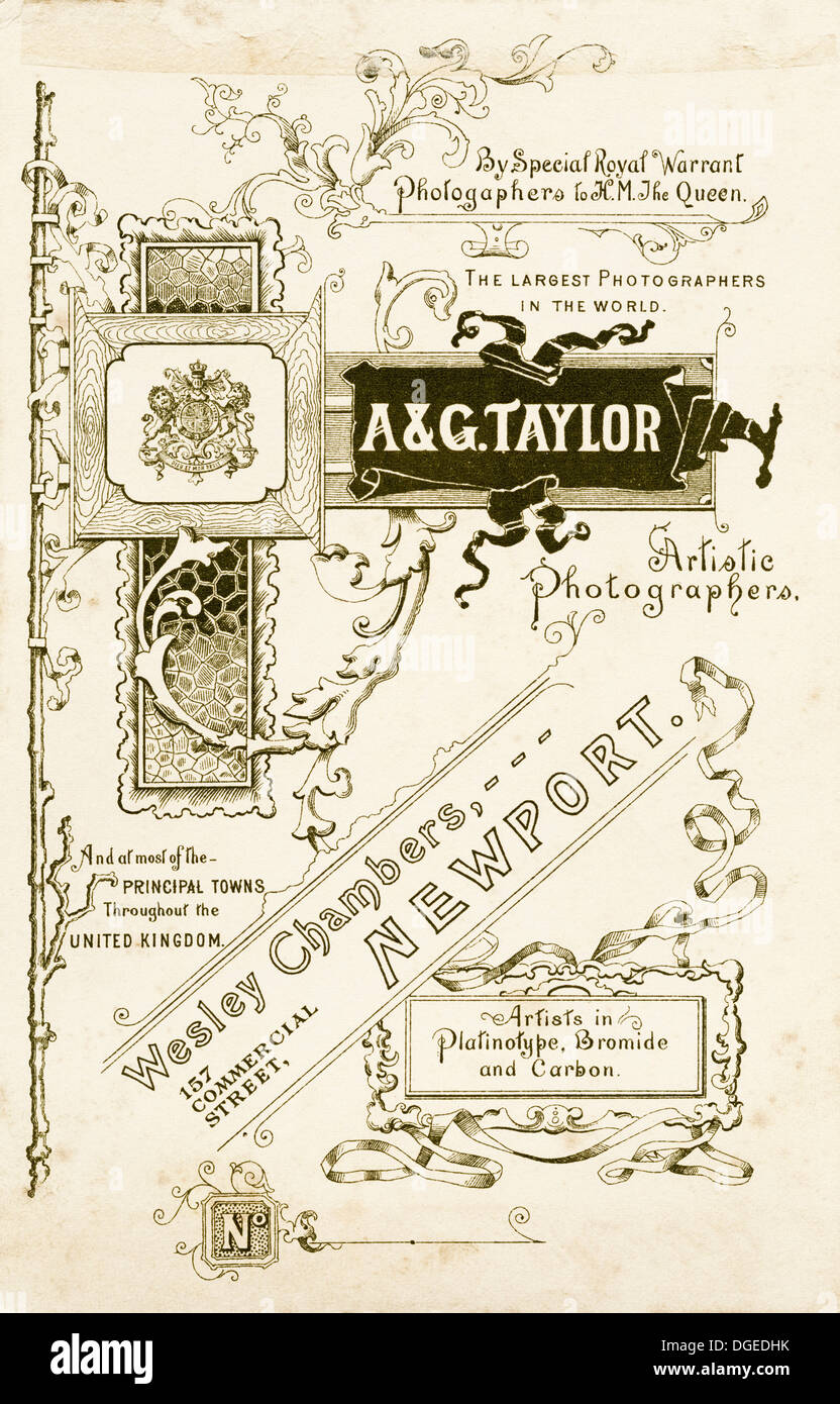 Aufwendige Design auf Rückseite der Carte de Visite ca. 1895 von viktorianischen Fotografen A & G Taylor of Newport South Wales UK Stockfoto