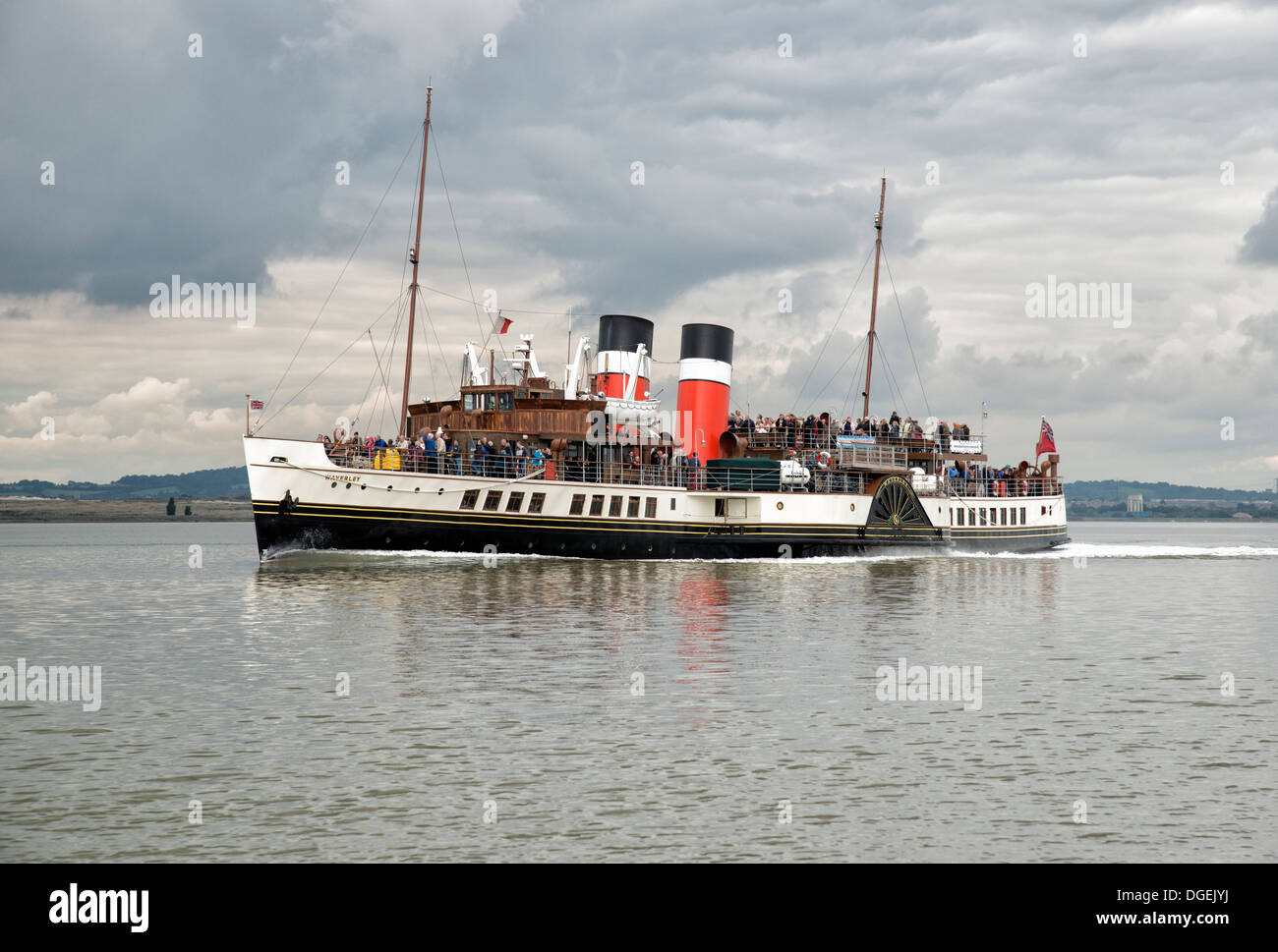 Die letzten Meer gehen Raddampfer der Welt. PS Waverley macht ihren Weg nach unten den Fluss Themse in London Stockfoto