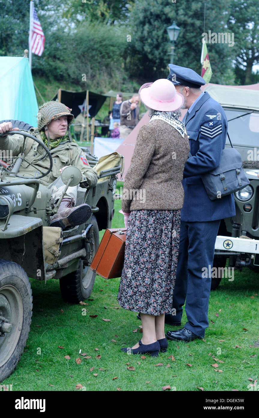 Fiel, Notts, UK. 20. Oktober 2013. Ein Wochenende am Papplwick Pumpstation, Krieg erneut Besuchszeit Britain.Vintage und klassische Fahrzeuge, Re-Enactments Birtish, USA, Polnisch bewaffnet machten. Auch Inattendance sind die King George v1, Chuchill & Montgomery. Bildnachweis: Ian Francis/Alamy Live-Nachrichten Stockfoto