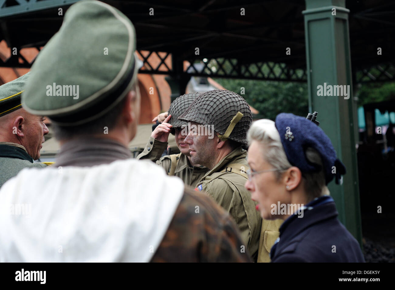 Fiel, Notts, UK. 20. Oktober 2013. Ein Wochenende am Papplwick Pumpstation, Krieg erneut Besuchszeit Britain.Vintage und klassische Fahrzeuge, Re-Enactments Birtish, USA, Polnisch bewaffnet machten. Auch Inattendance sind die King George v1, Chuchill & Montgomery. Bildnachweis: Ian Francis/Alamy Live-Nachrichten Stockfoto