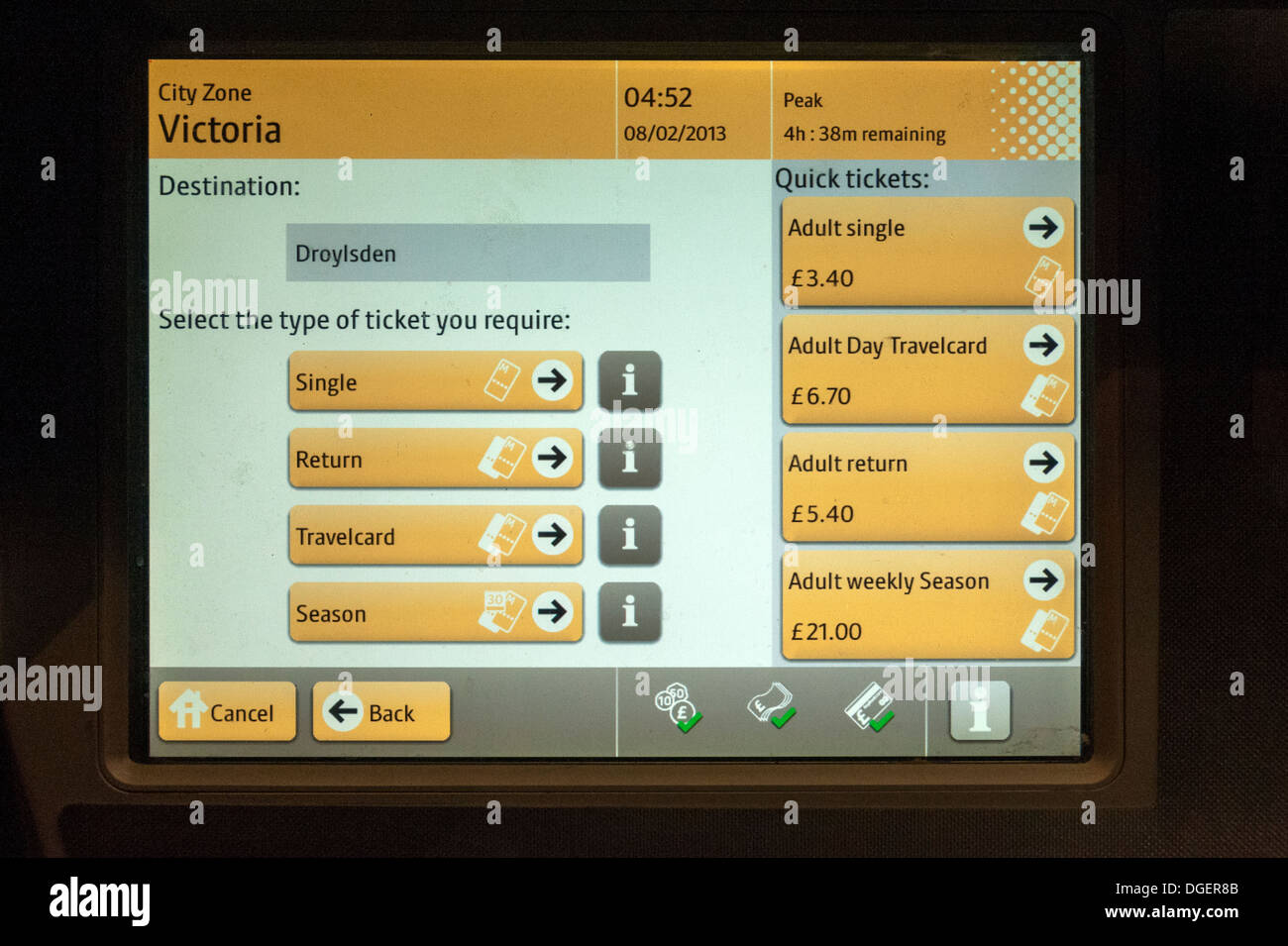 Metrolink Straßenbahn Fahrkartenautomat Bildschirm am ersten Tag des Personenverkehrs Droylsden, Manchester, England, UK Stockfoto