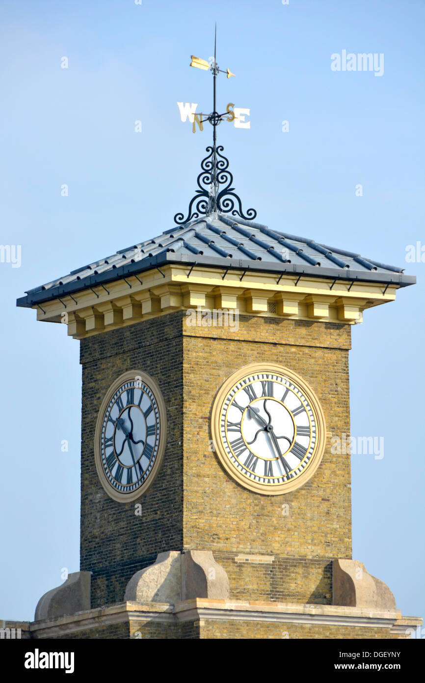 Uhrturm über Kings Cross station Stockfoto