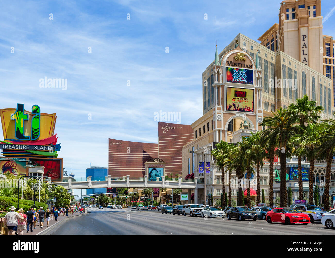 Blick auf Las Vegas Boulevard (Strip) mit der Palazzo in den Vordergrund und Encore und Wynn hinter, Las Vegas, Nevada, USA Stockfoto