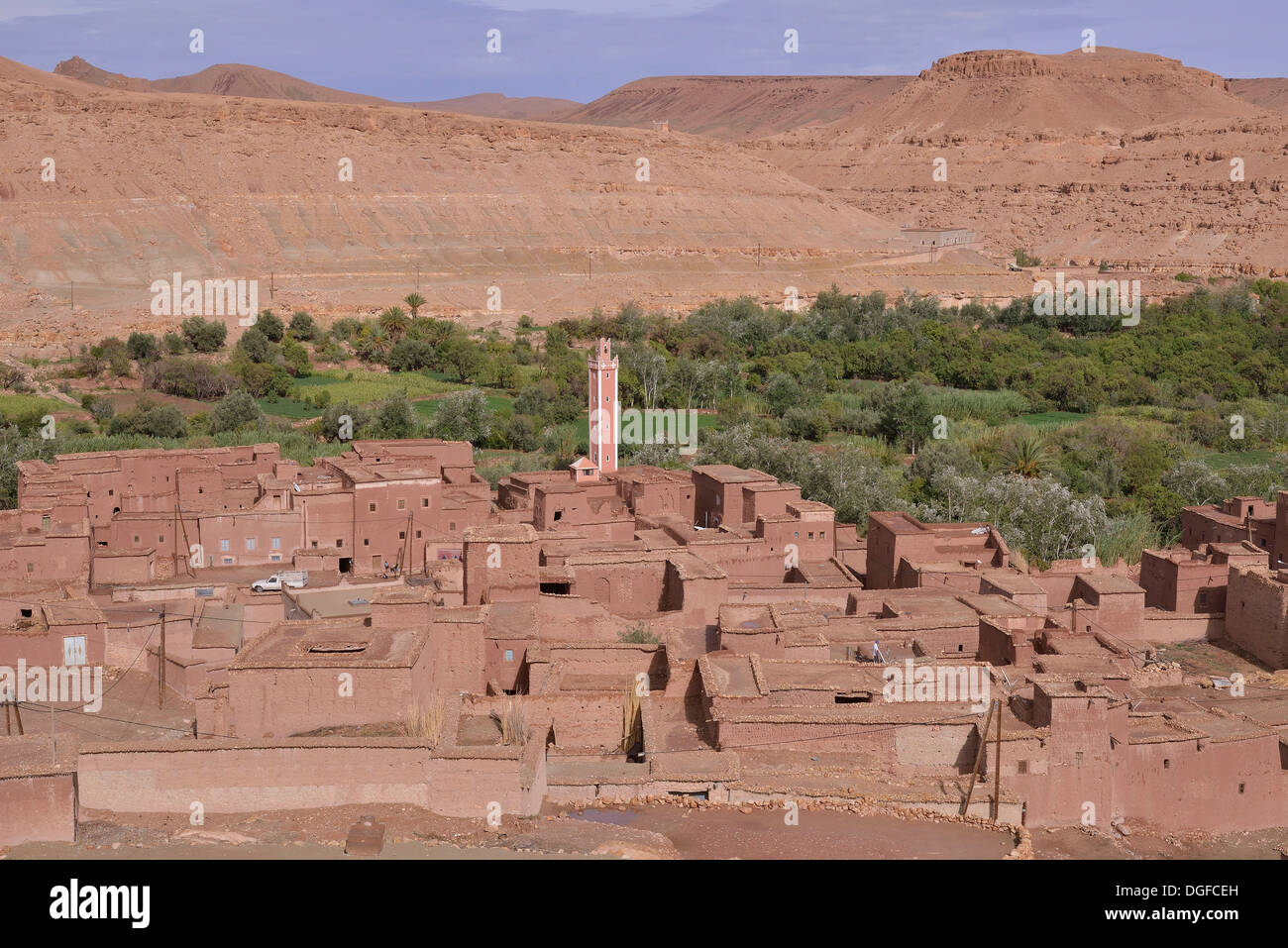 Ksar, befestigte Stadt, Straße der Kasbahs, Ounila-Tal, in der Nähe von Aït-Ben-Haddou, Souss-Massa-Draâ Region, Marokko Stockfoto