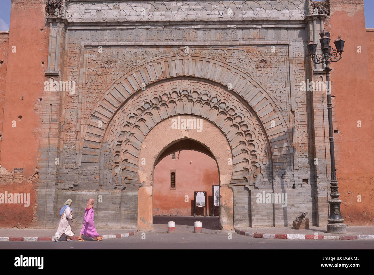 Stadttor Bab Agnaou, Medina, der Altstadt, Marrakesch, Marrakech-Tensift-El Haouz Region, Marokko Stockfoto